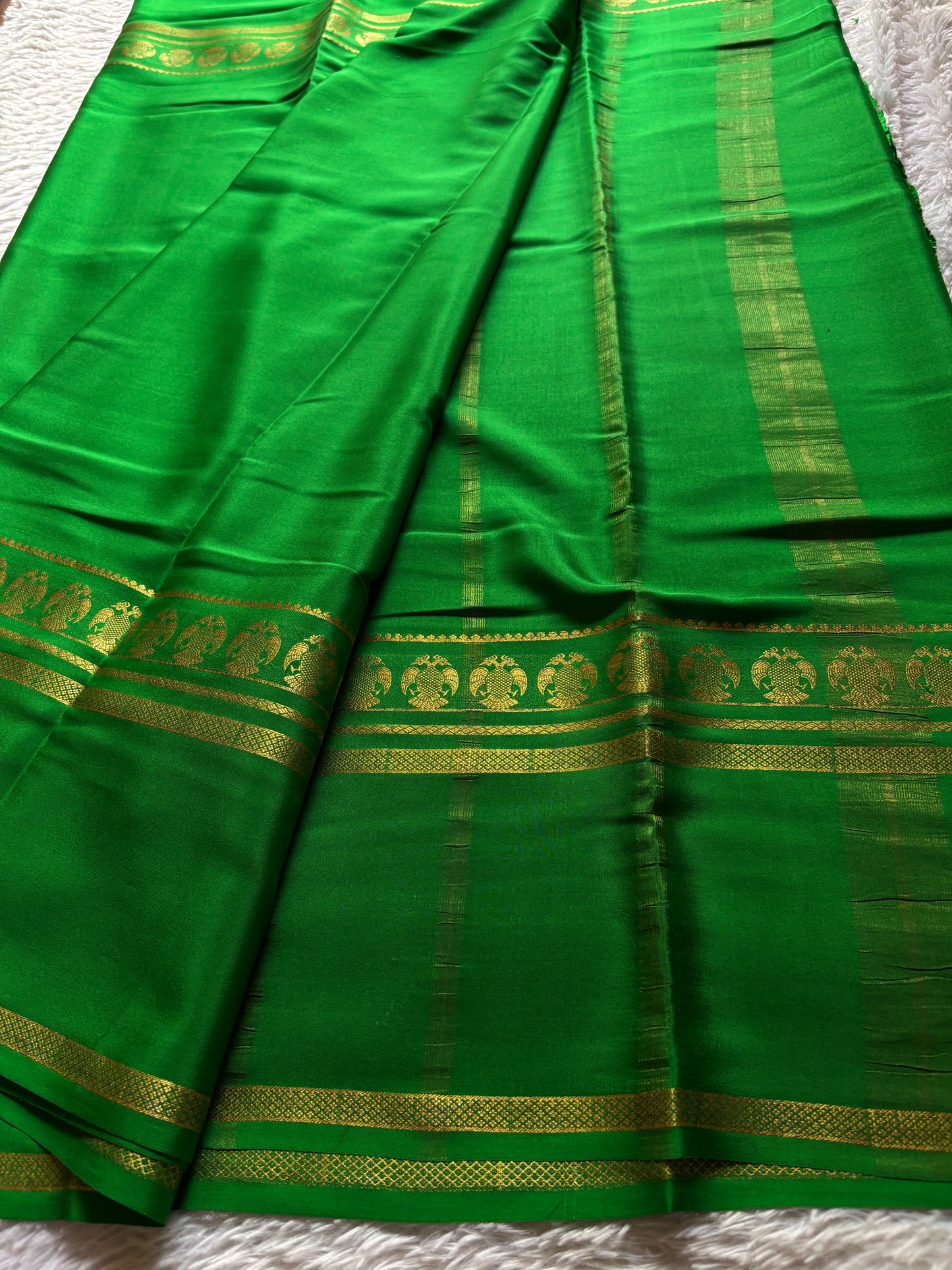 Ashwini : Solid Parrot green