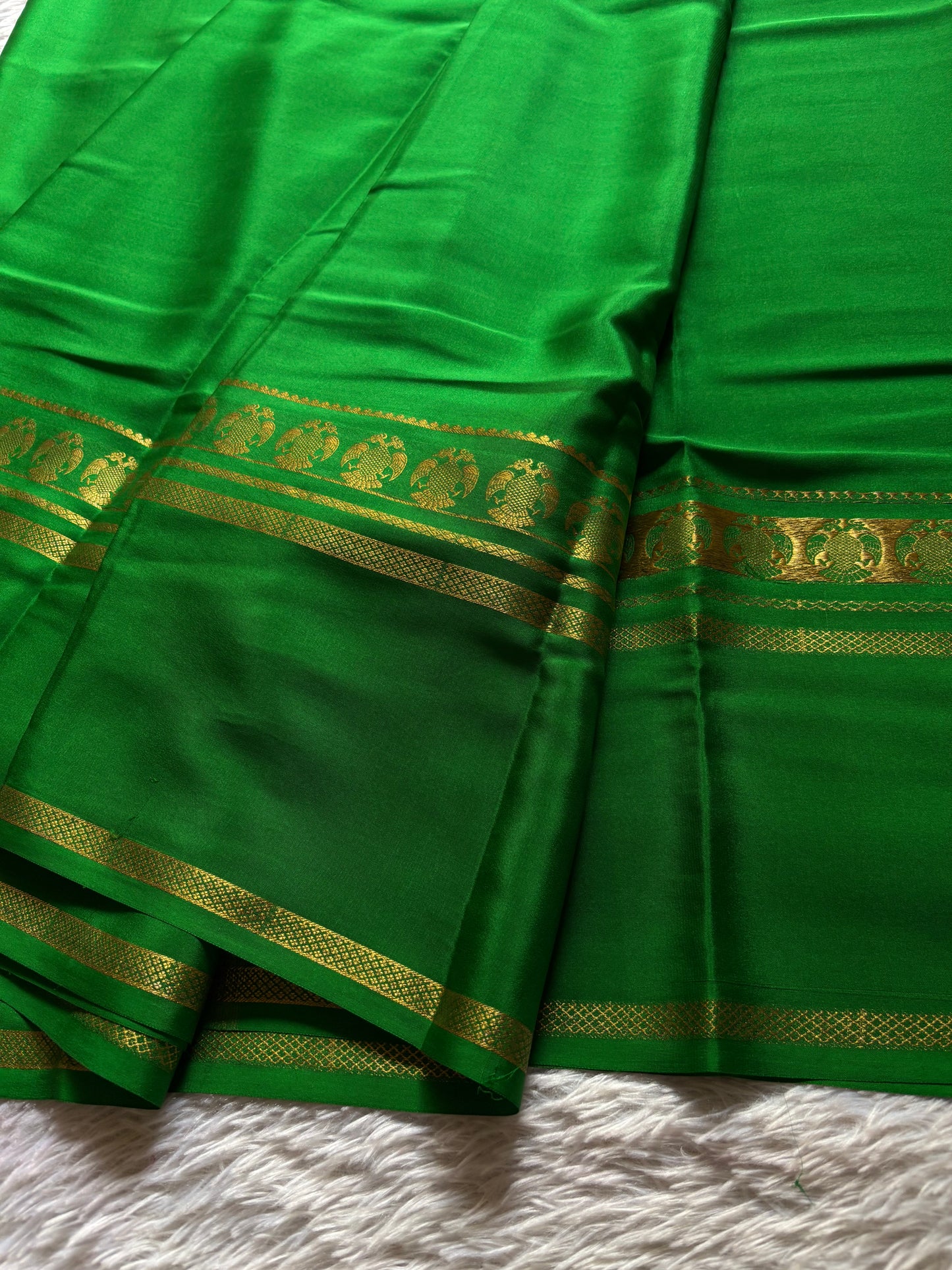Ashwini : Solid Parrot green