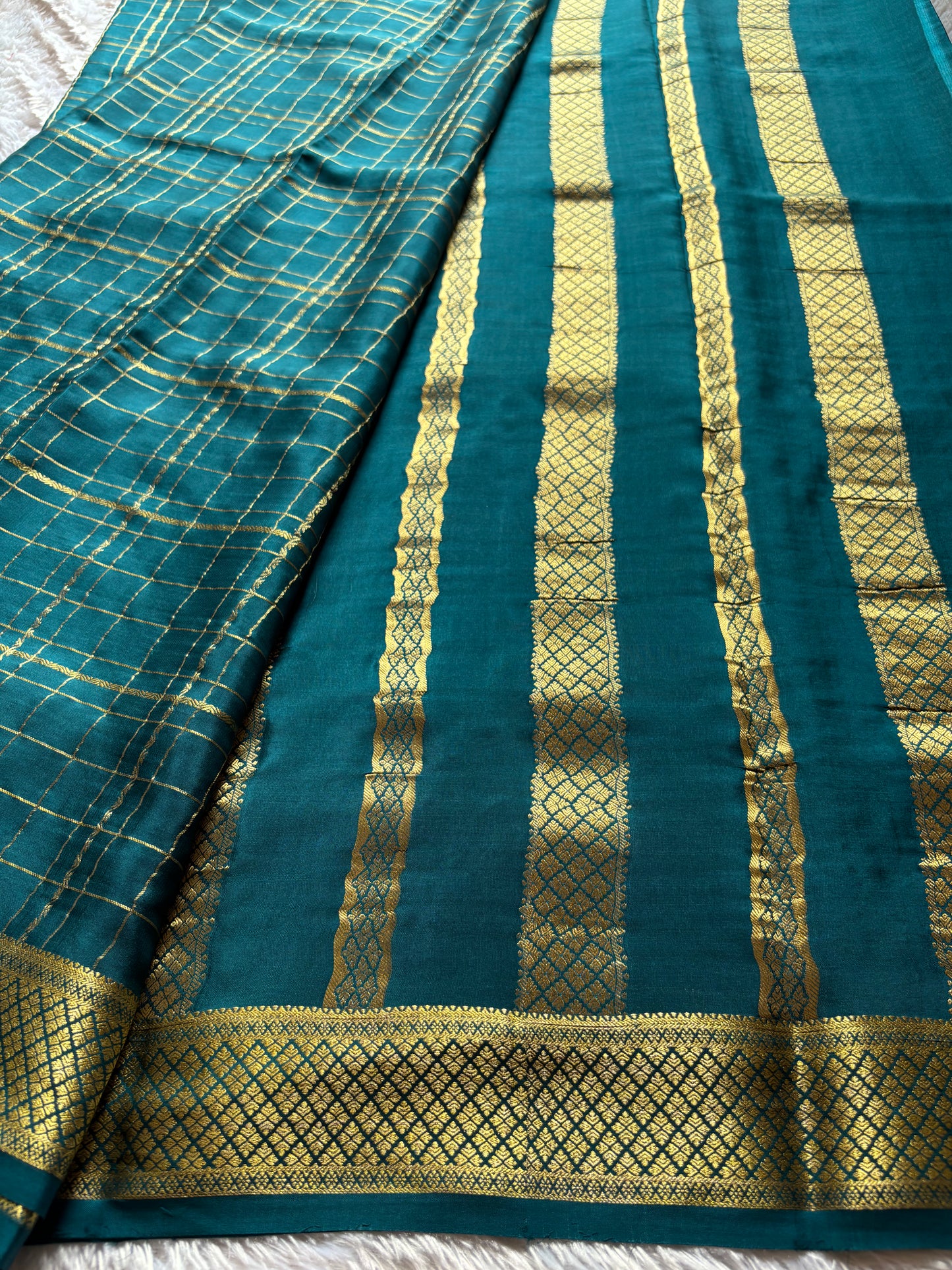 Sushma : Solid Teal blue