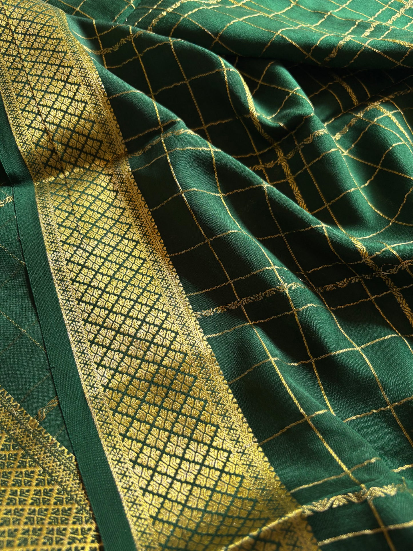 Sushma : Solid Dark green