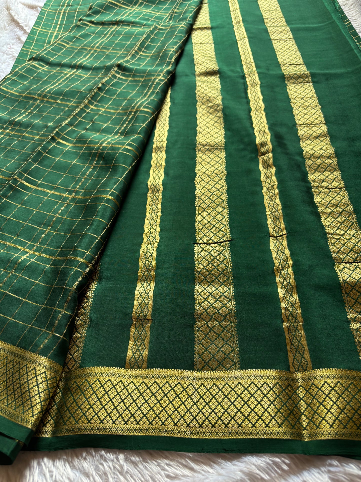 Sushma : Solid Dark green