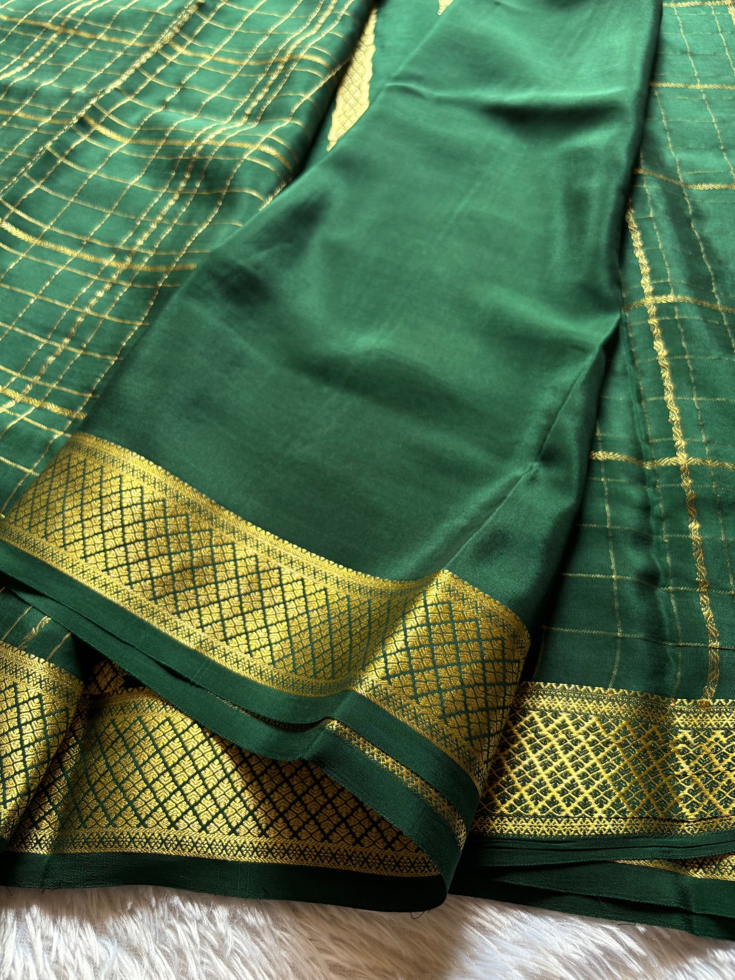 Sushma : Solid Dark green