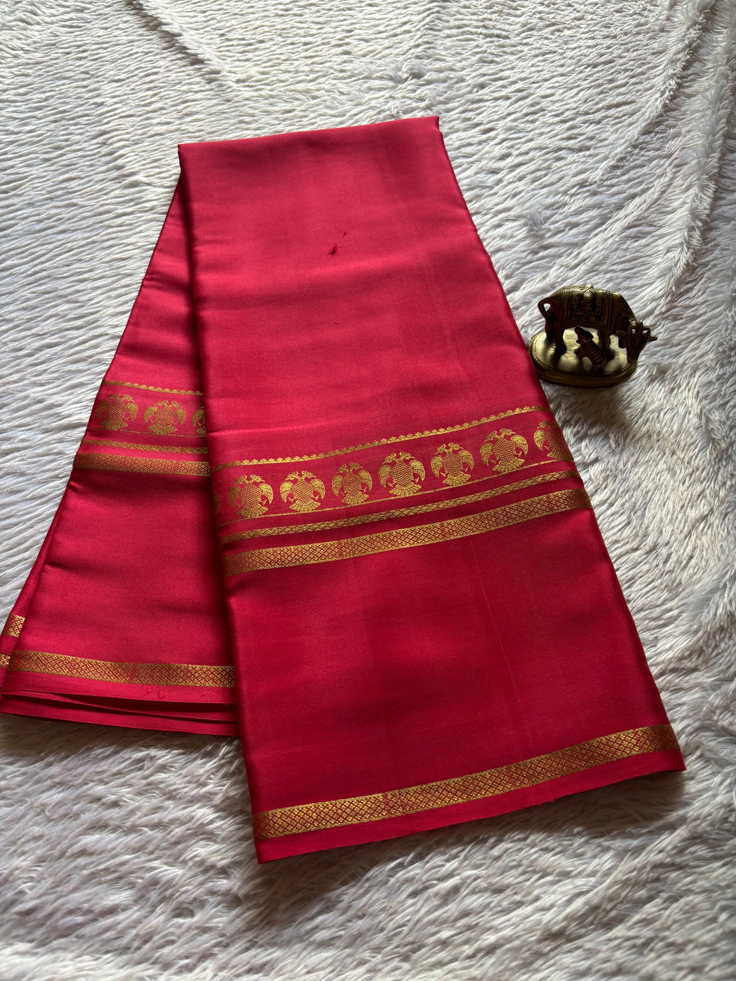 Ashwini : Solid Reddish pink