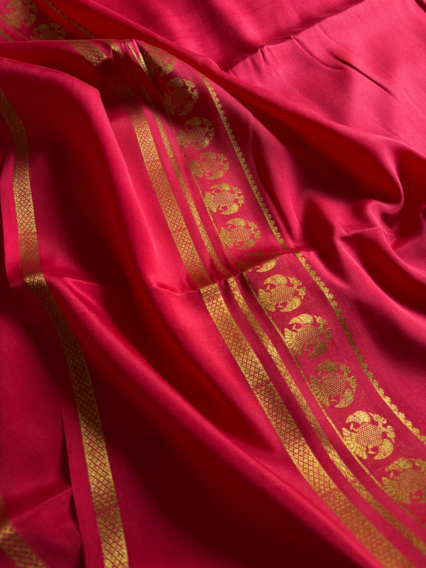 Ashwini : Solid Reddish pink