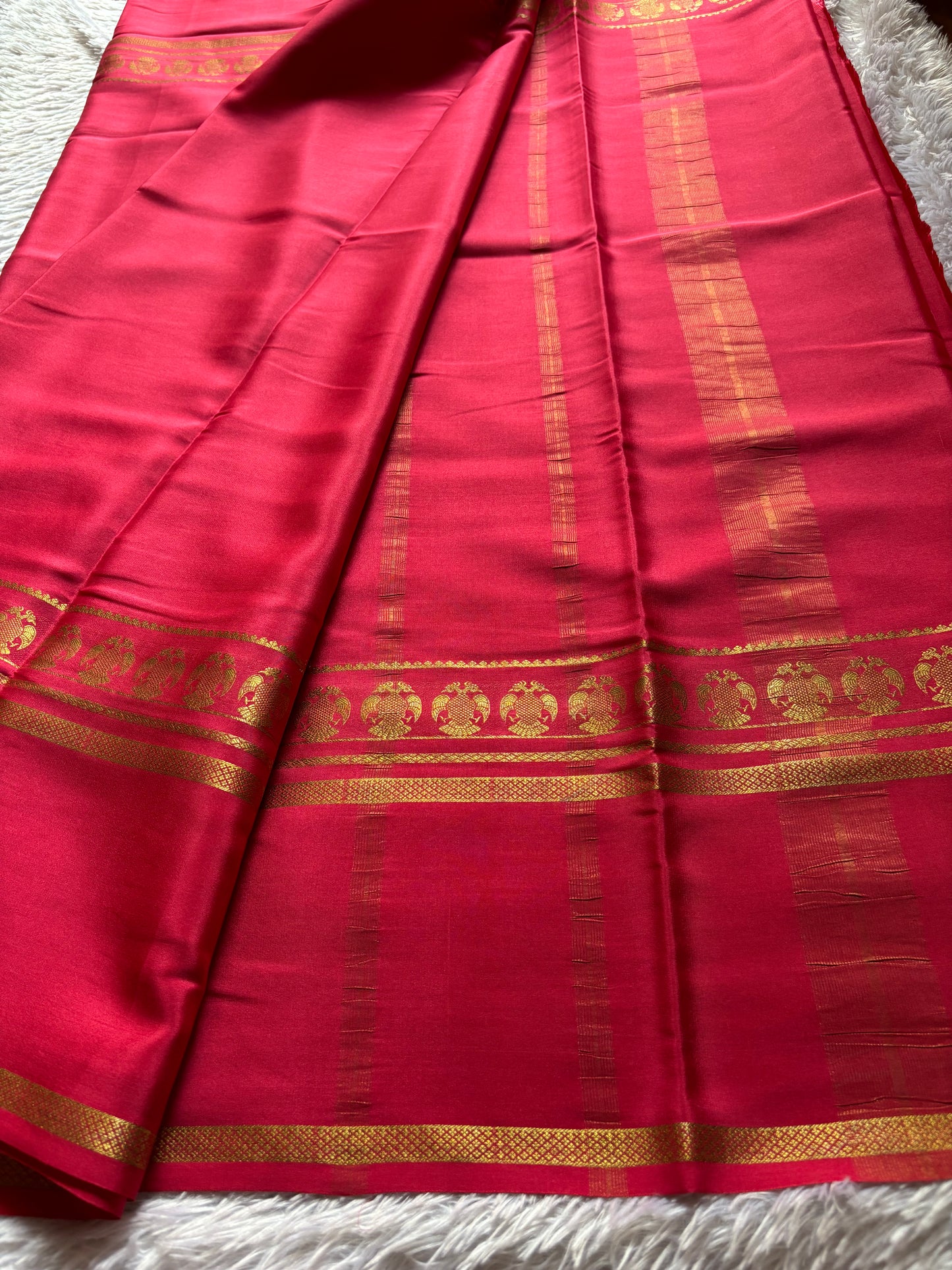 Ashwini : Solid Reddish pink