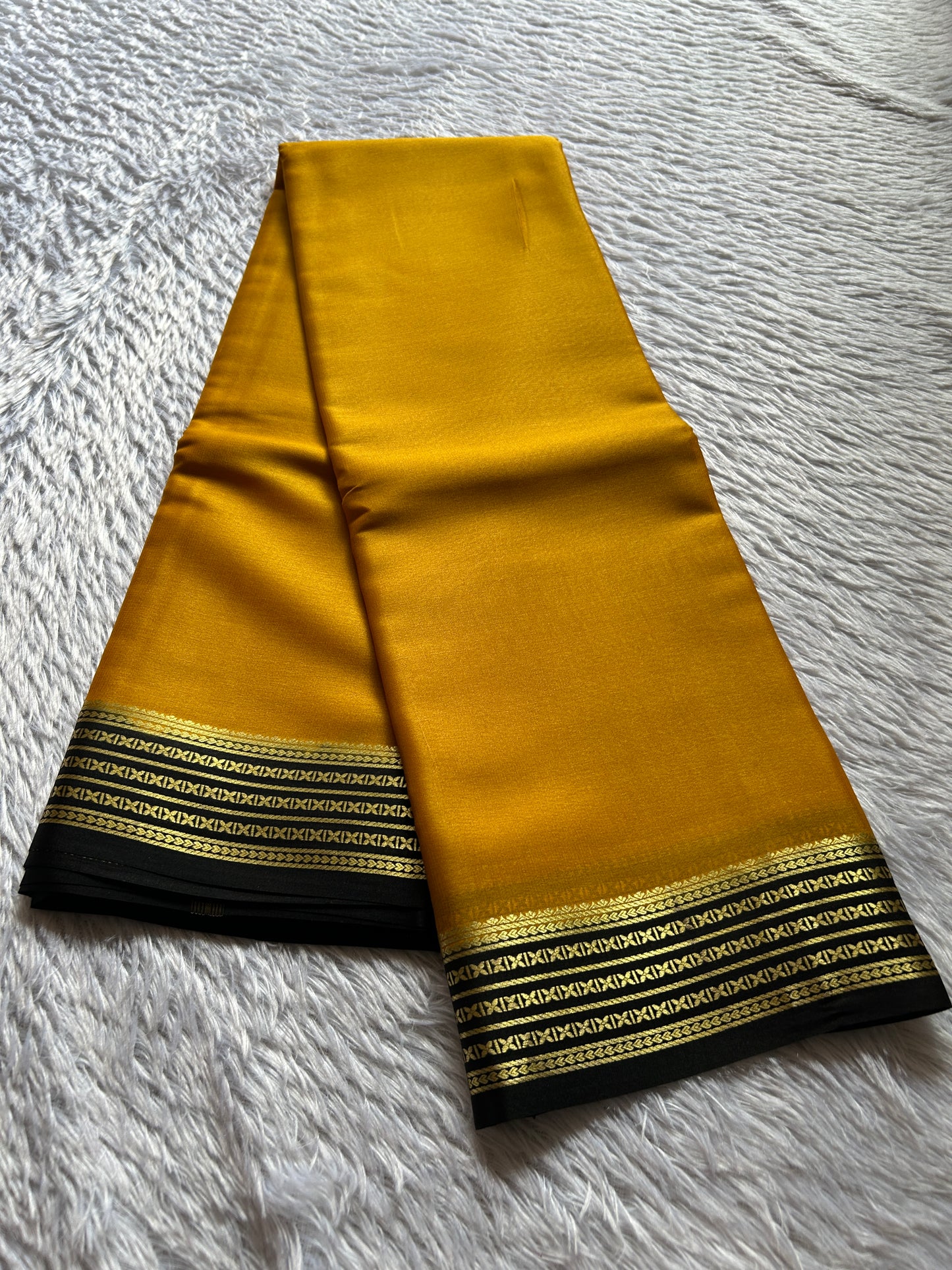 Deeksha (2D) : Golden yellow-black