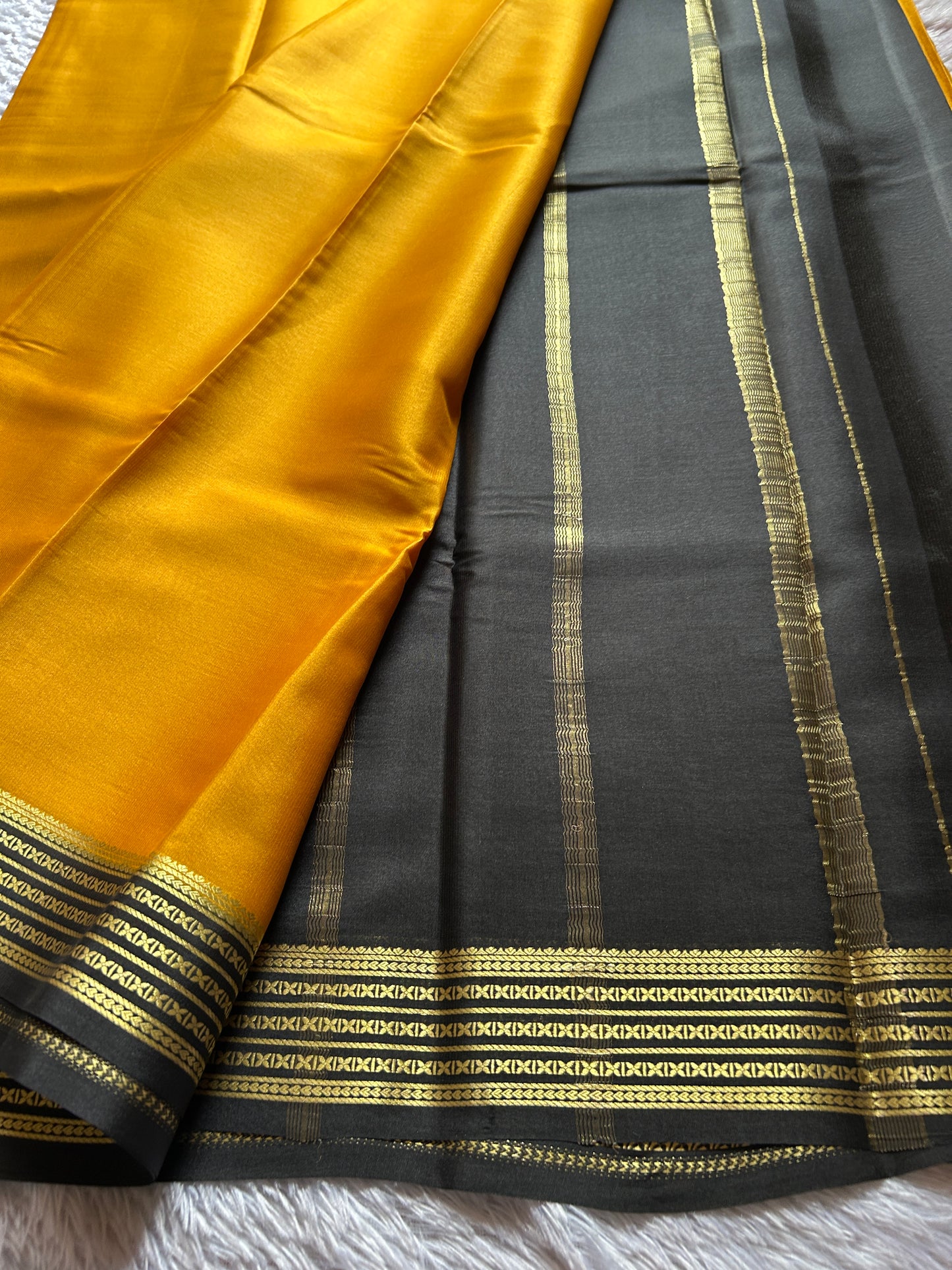 Deeksha (2D) : Golden yellow-black
