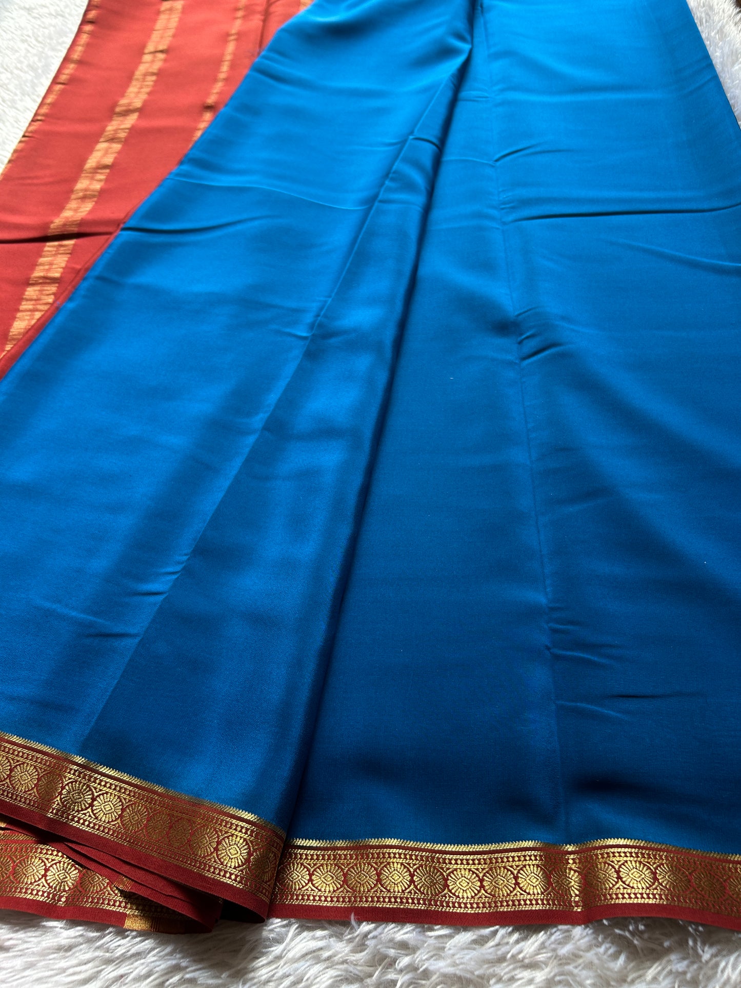 Parijata (2D) : Peacock blue-red