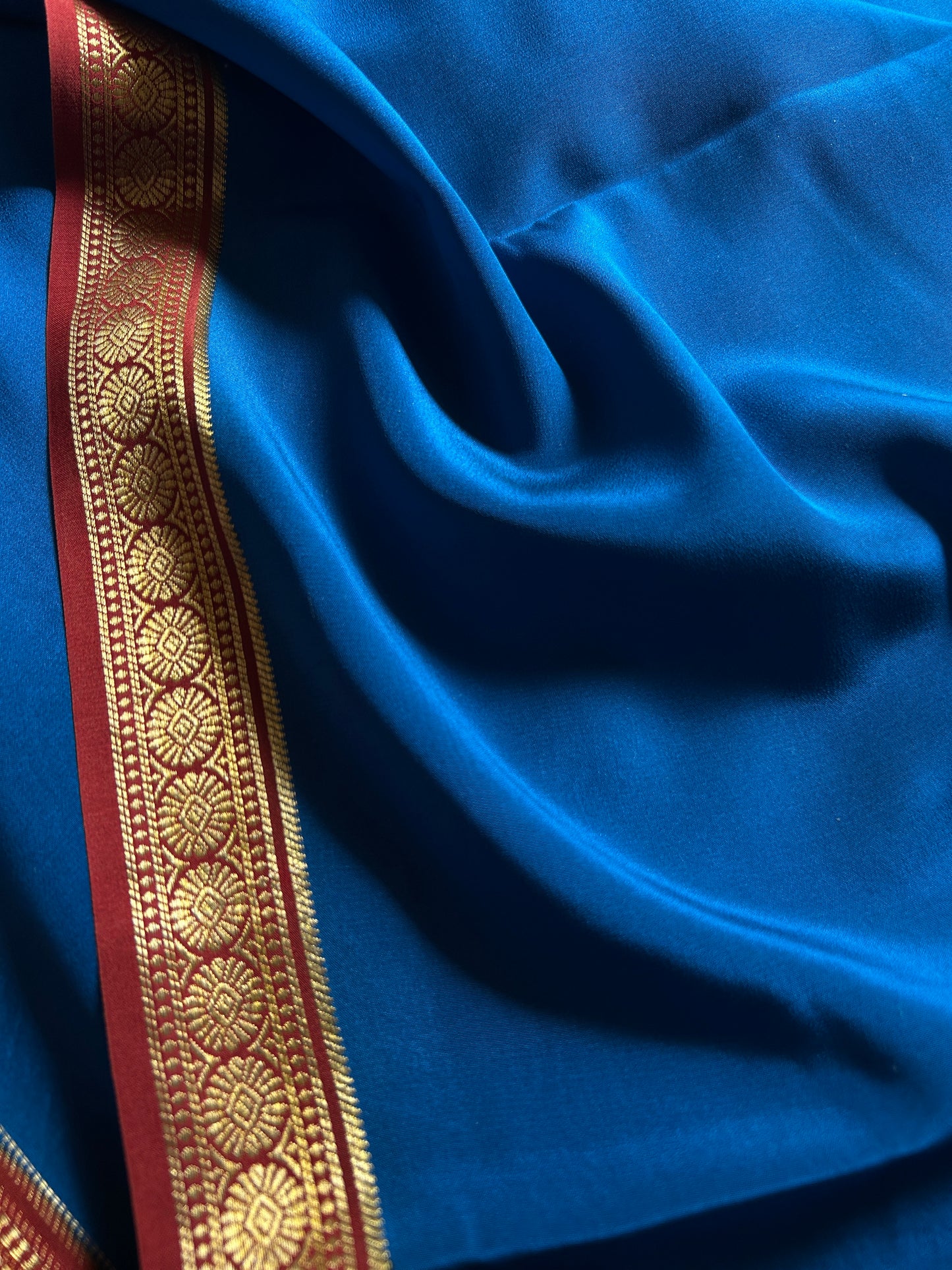 Parijata (2D) : Peacock blue-red