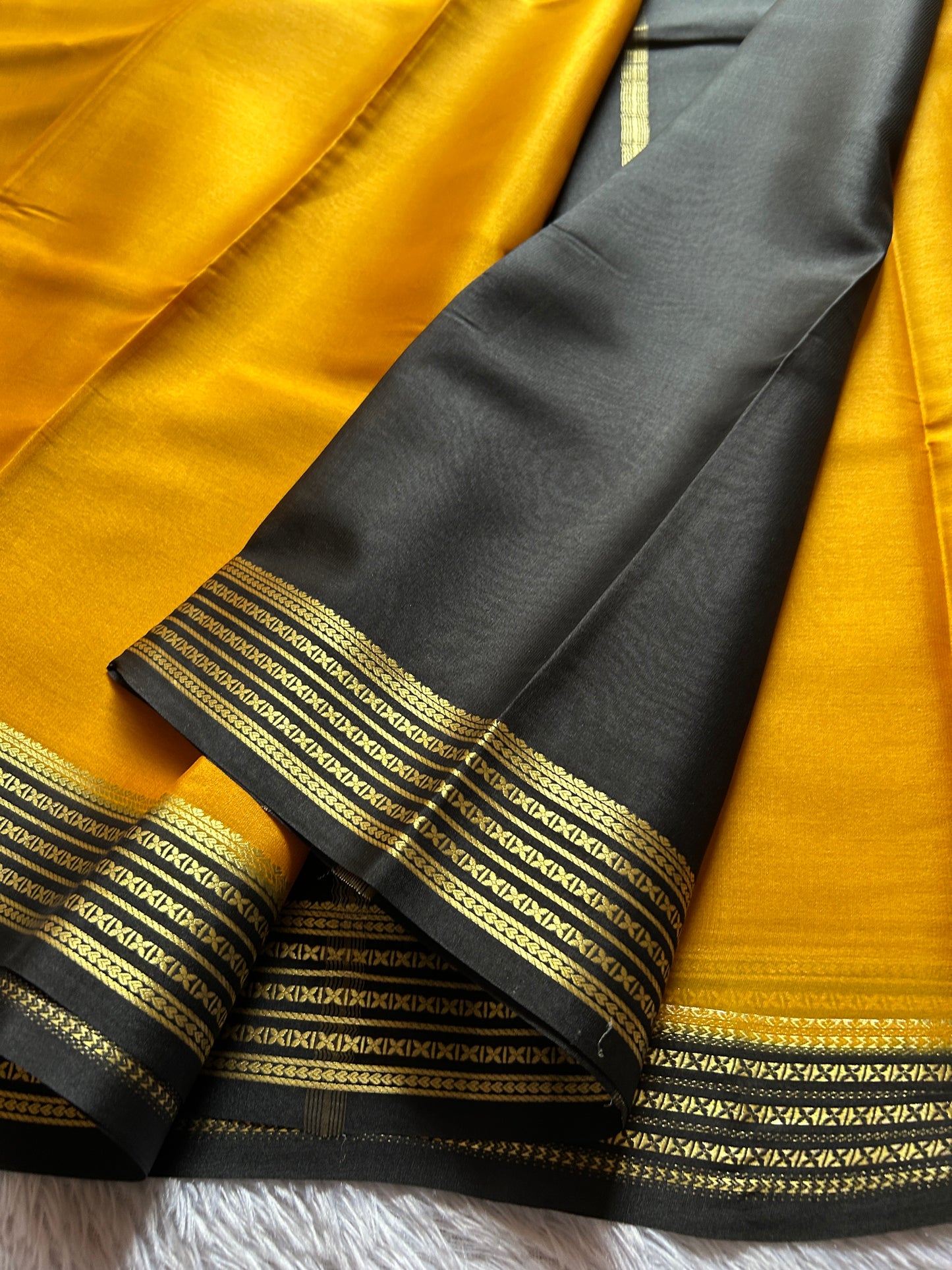 Deeksha (2D) : Golden yellow-black