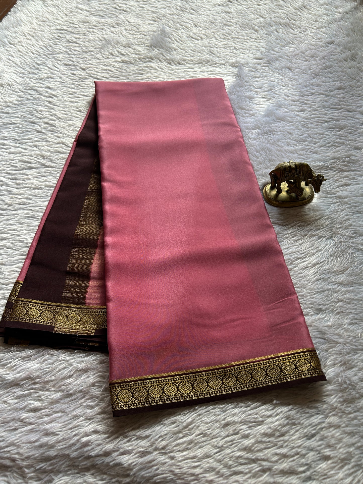 Parijata (2D) : Onion pink-chocolate brown