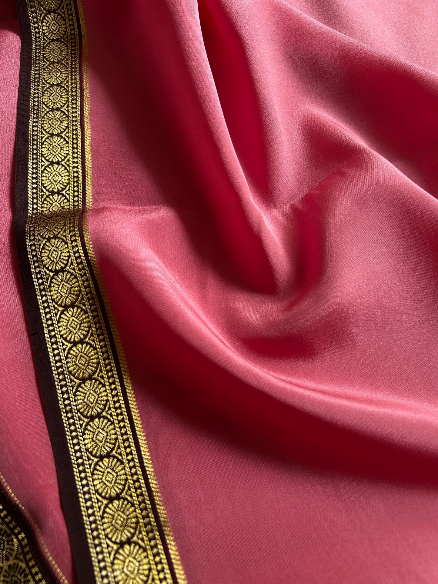 Parijata (2D) : Onion pink-chocolate brown