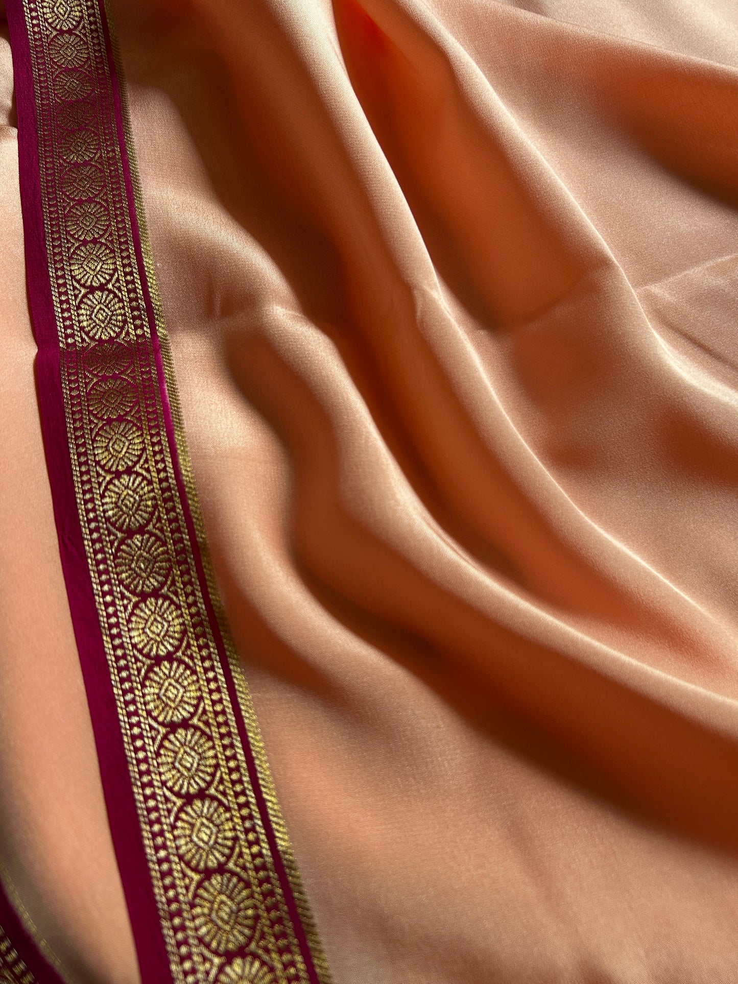 Parijata (2D) : Pinkish beige-rani pink