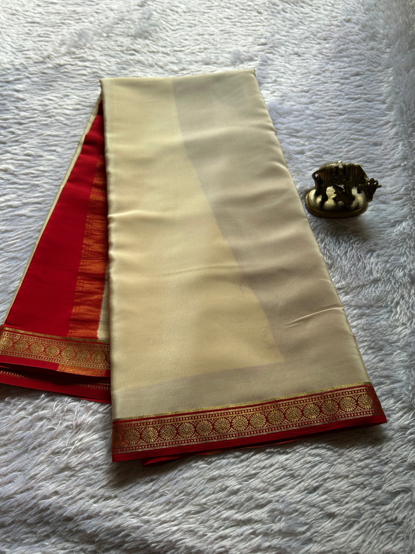 Parijata (2D) : Off white-red