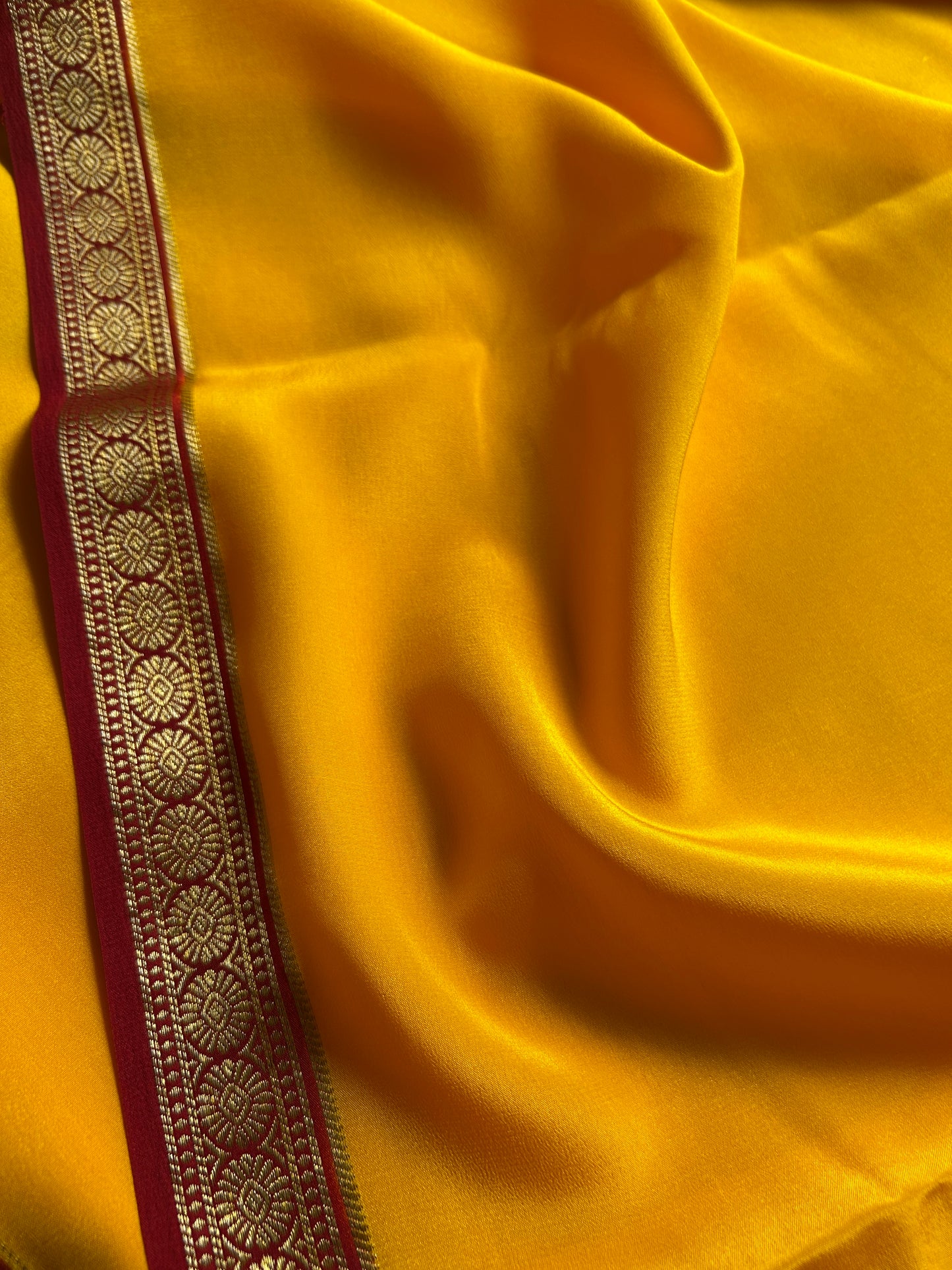 Parijata (2D) : Yellow-dark red