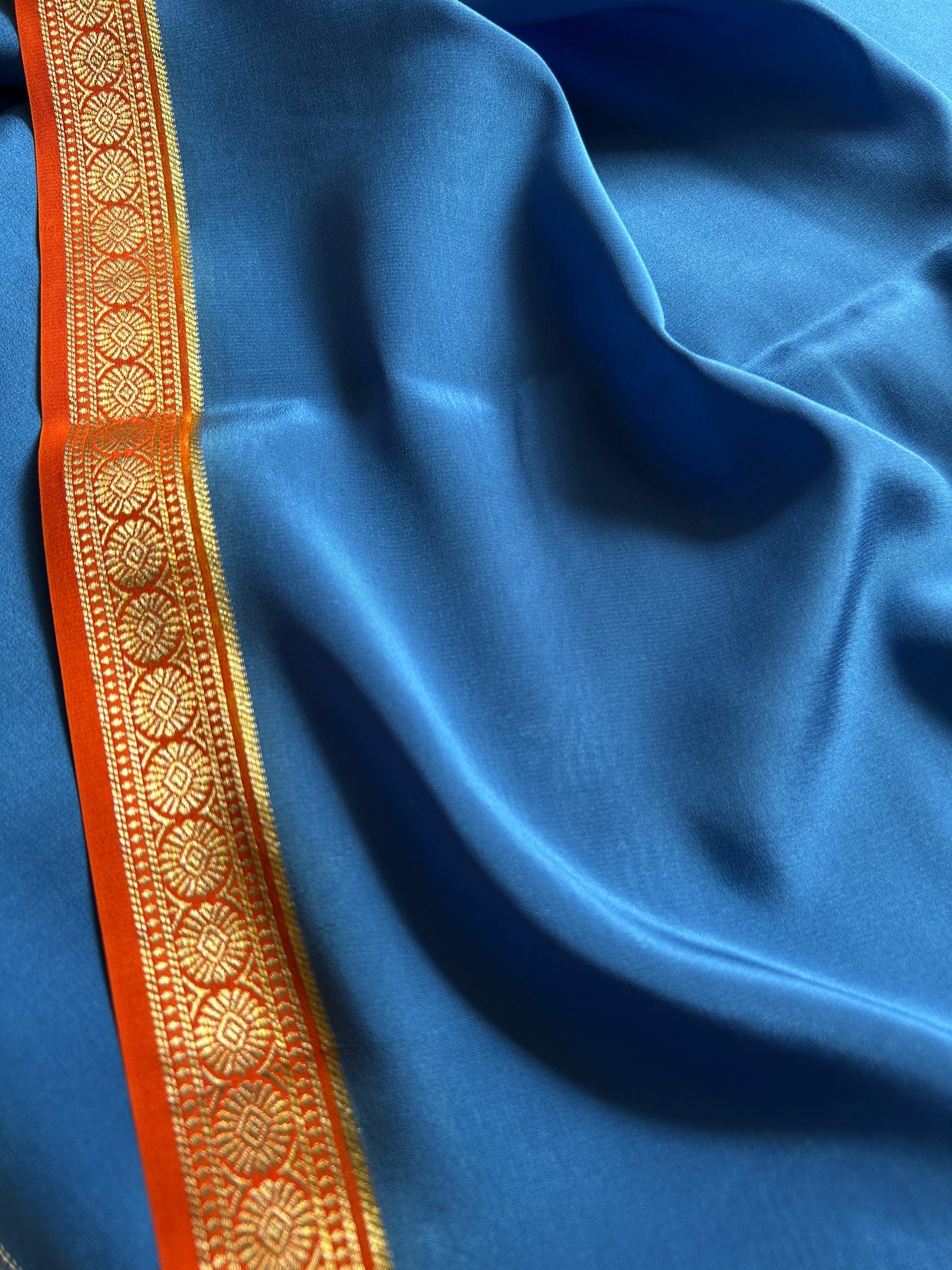 Parijata (2D) : Electric blue-orange
