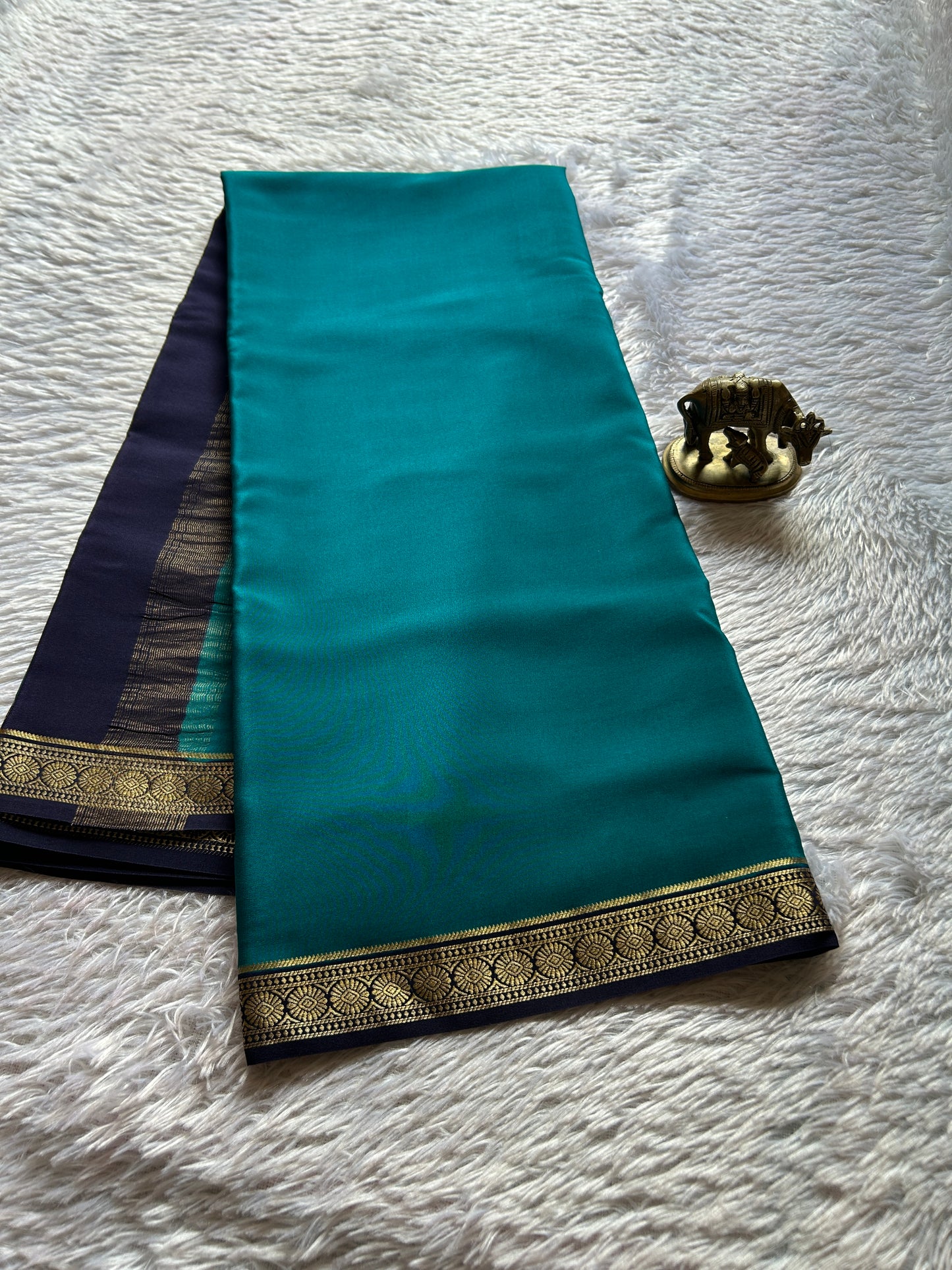 Parijata (2D) : Teal green-deep blue