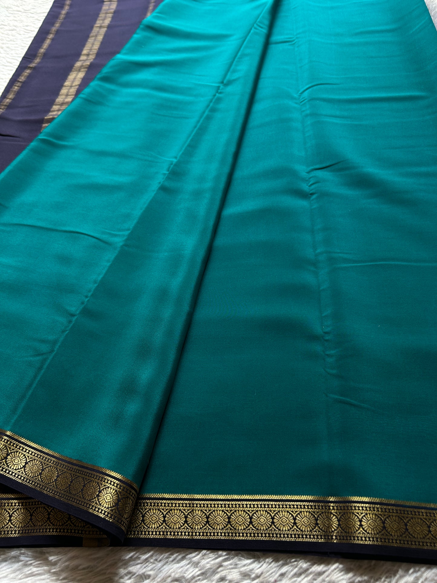 Parijata (2D) : Teal green-deep blue