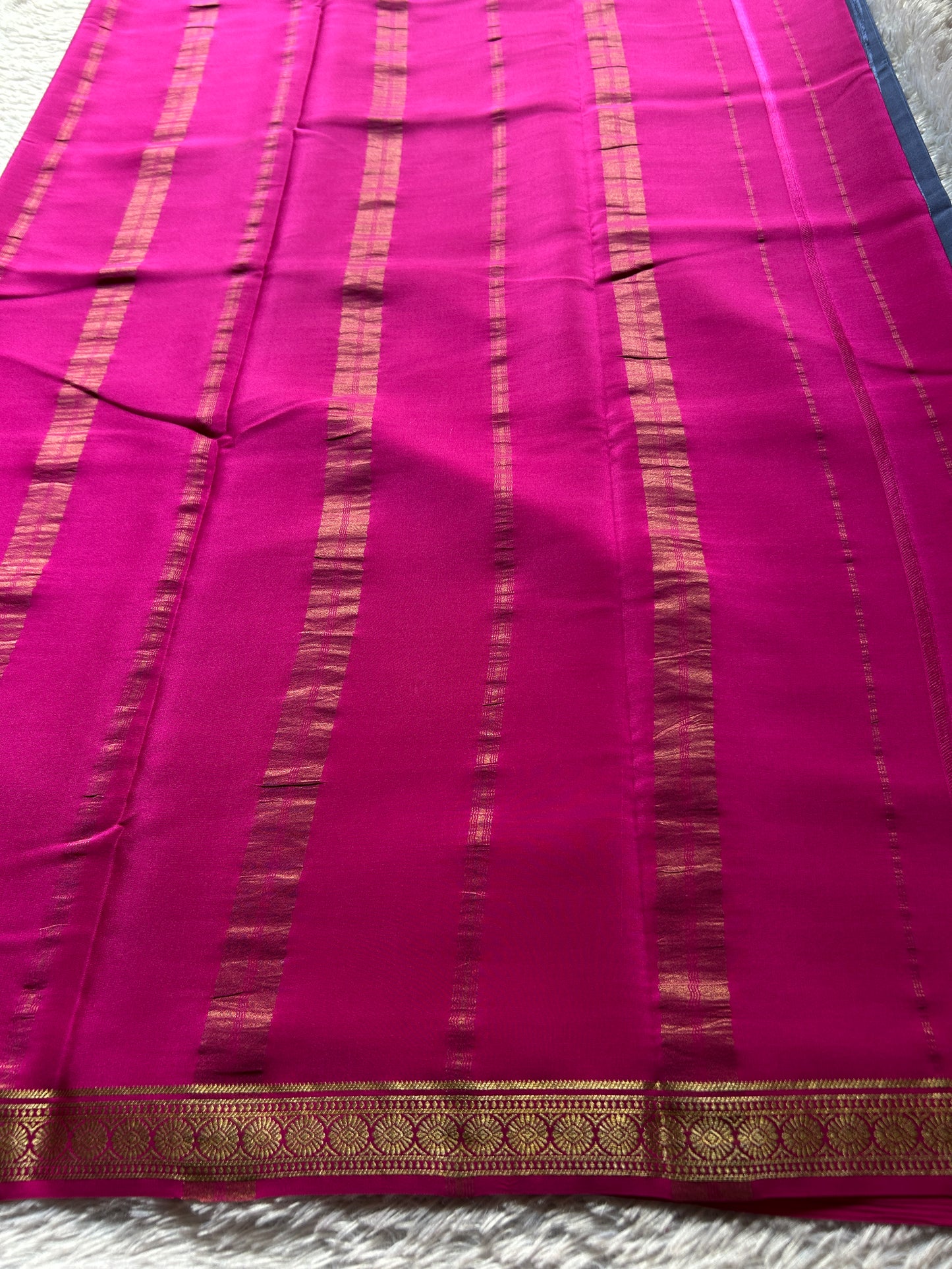 Parijata (2D) : Bluish grey-rani pink