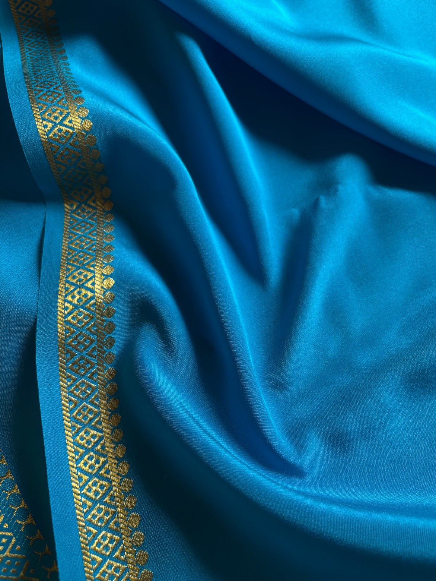 Nikhila : Solid Ananda blue
