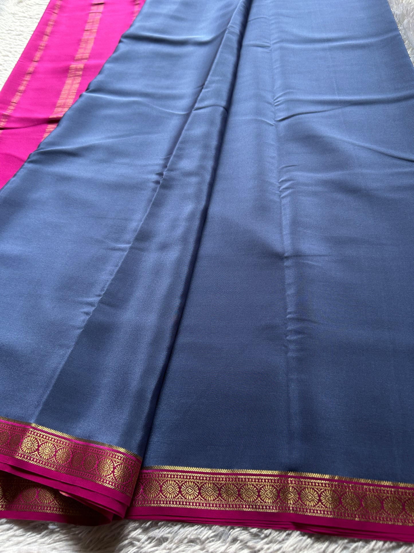 Parijata (2D) : Bluish grey-rani pink
