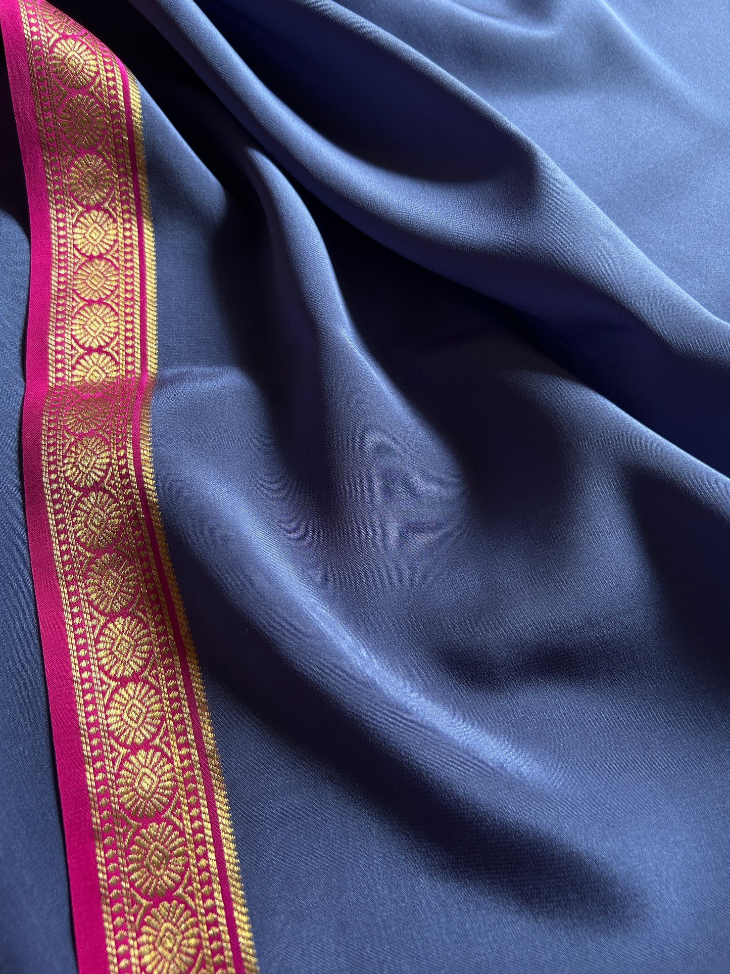 Parijata (2D) : Bluish grey-rani pink