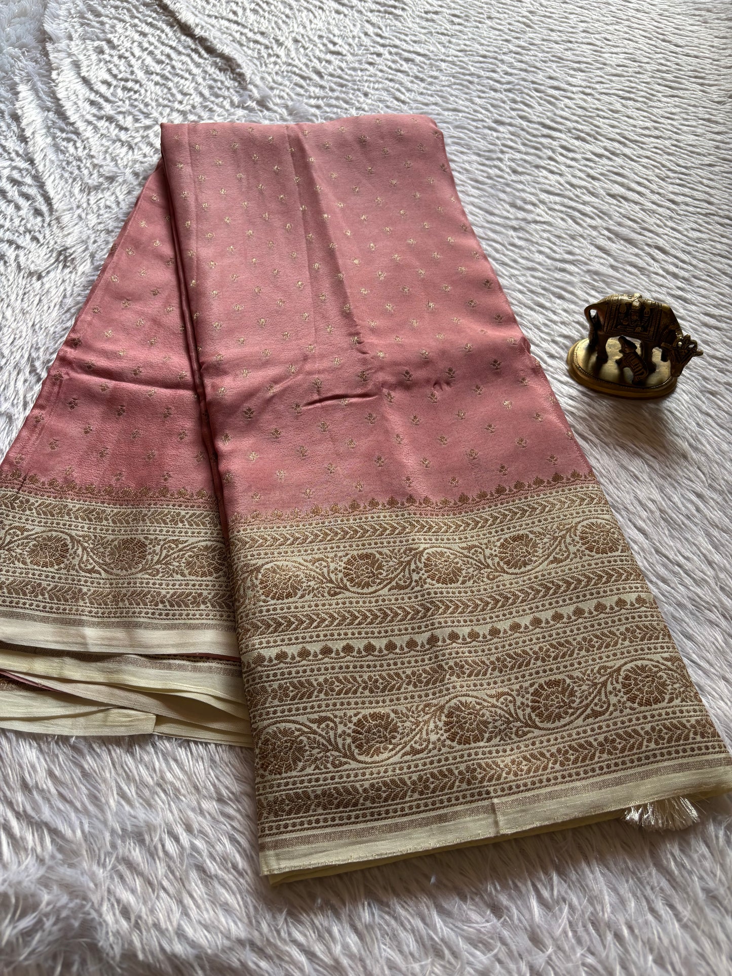 SCB04 (2D) : Pastel pink-off white