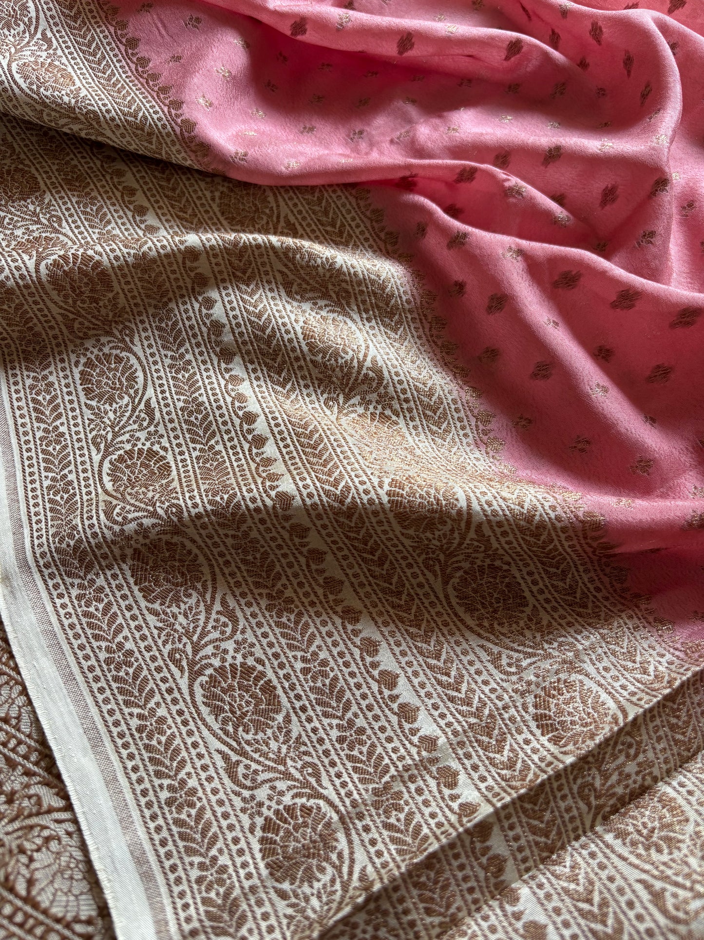 SCB04 (2D) : Pastel pink-off white