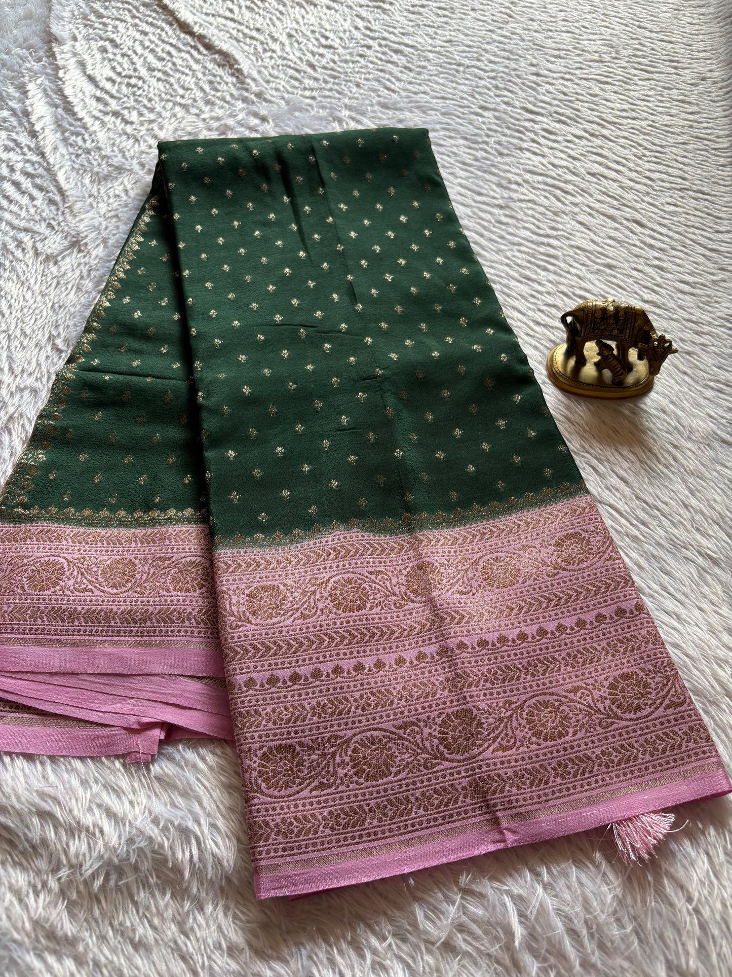 SCB04 (2D) : Dark green-baby pink