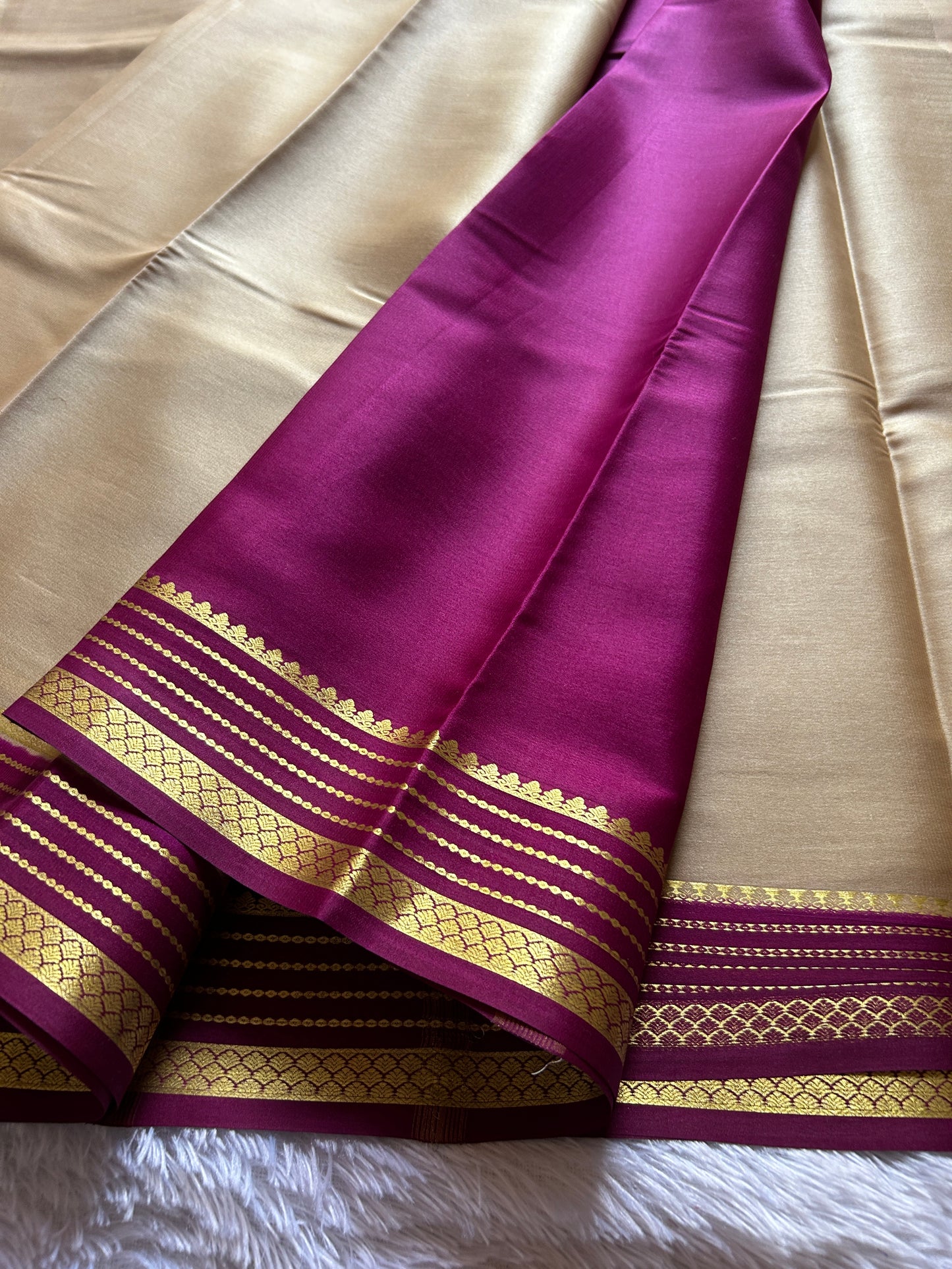 Lekhana (2D) : Beige-magenta