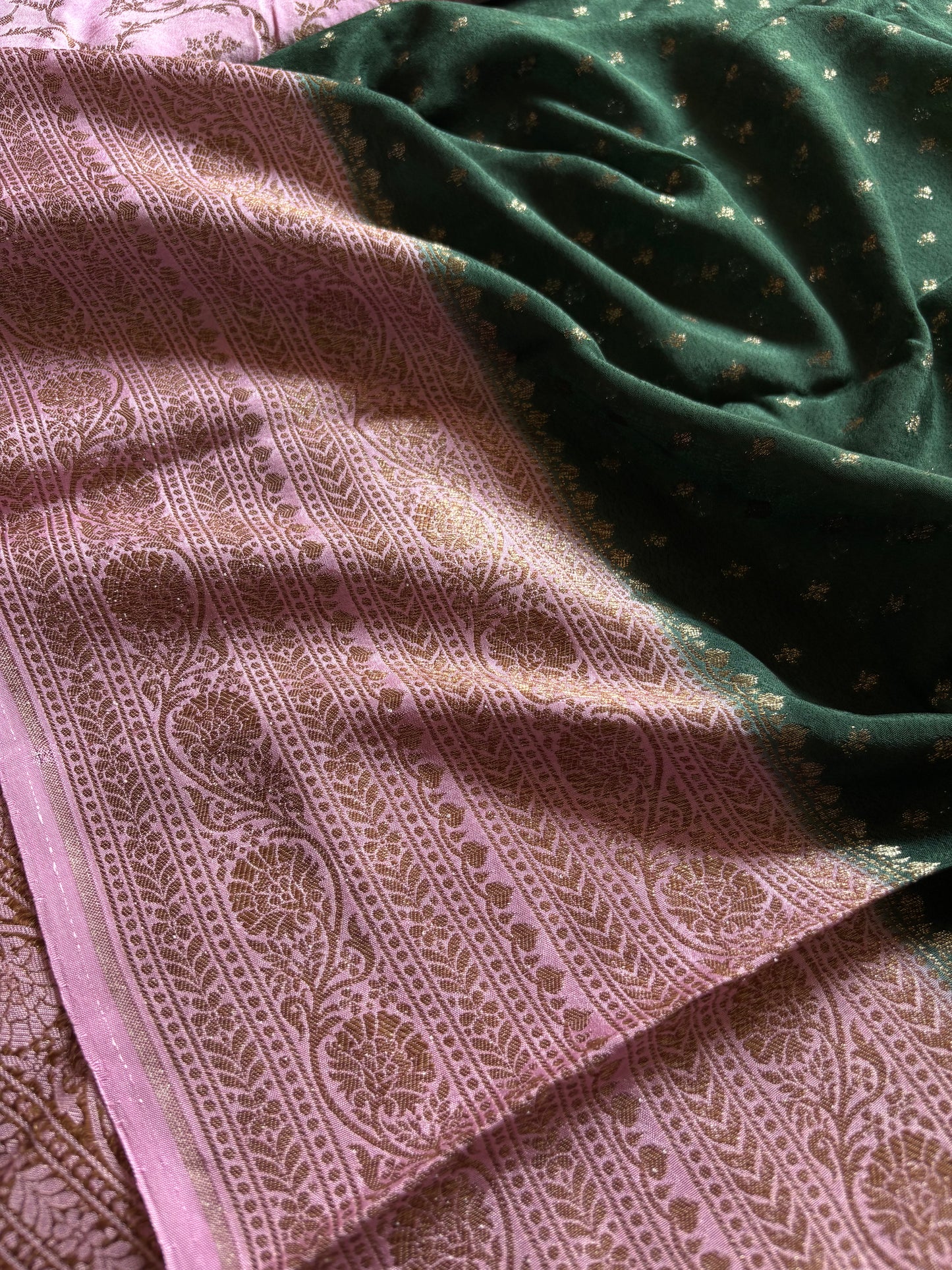 SCB04 (2D) : Dark green-baby pink