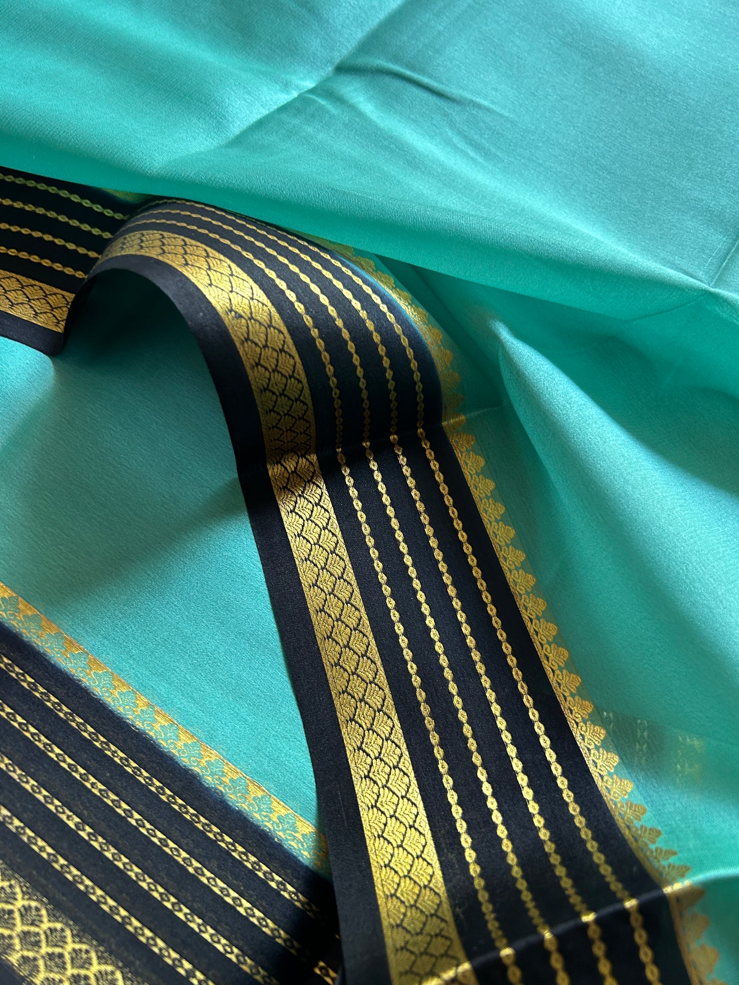 Lekhana (2D) : Sea blue-black