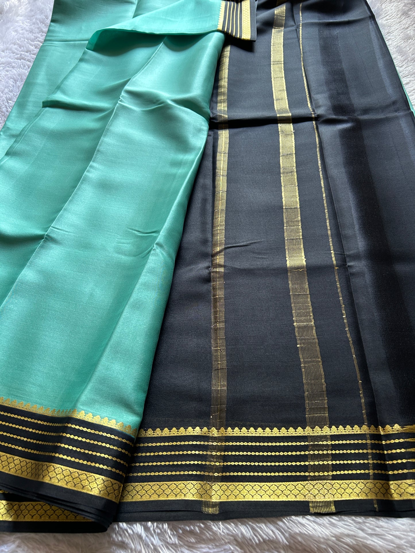 Lekhana (2D) : Sea blue-black