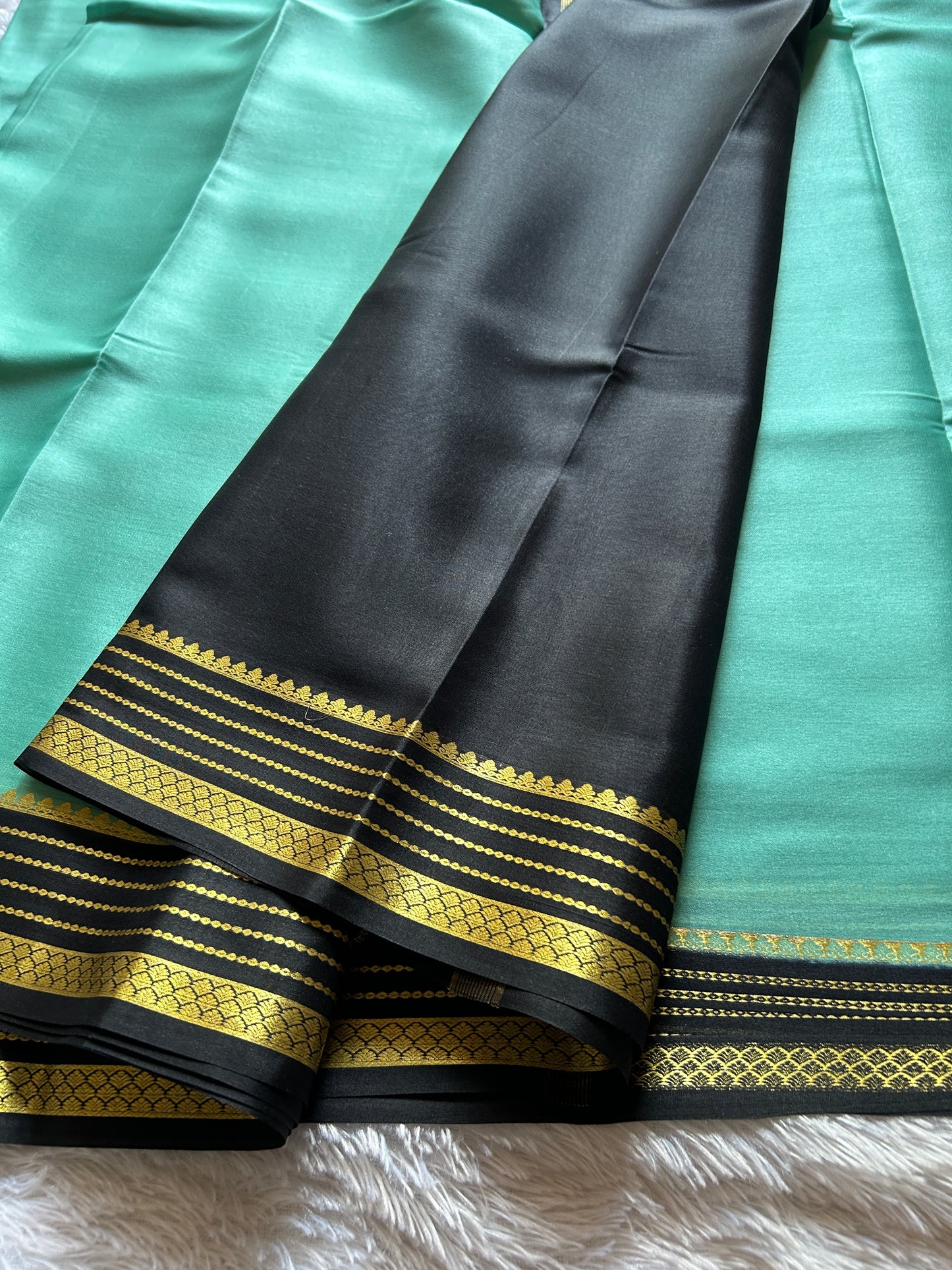 Lekhana (2D) : Sea blue-black
