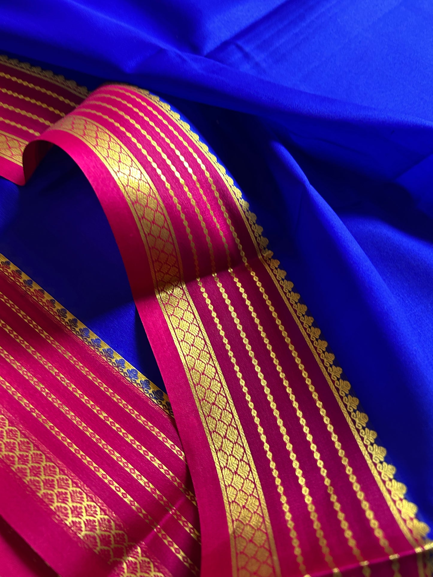 Lekhana (2D) : Royal blue-pink