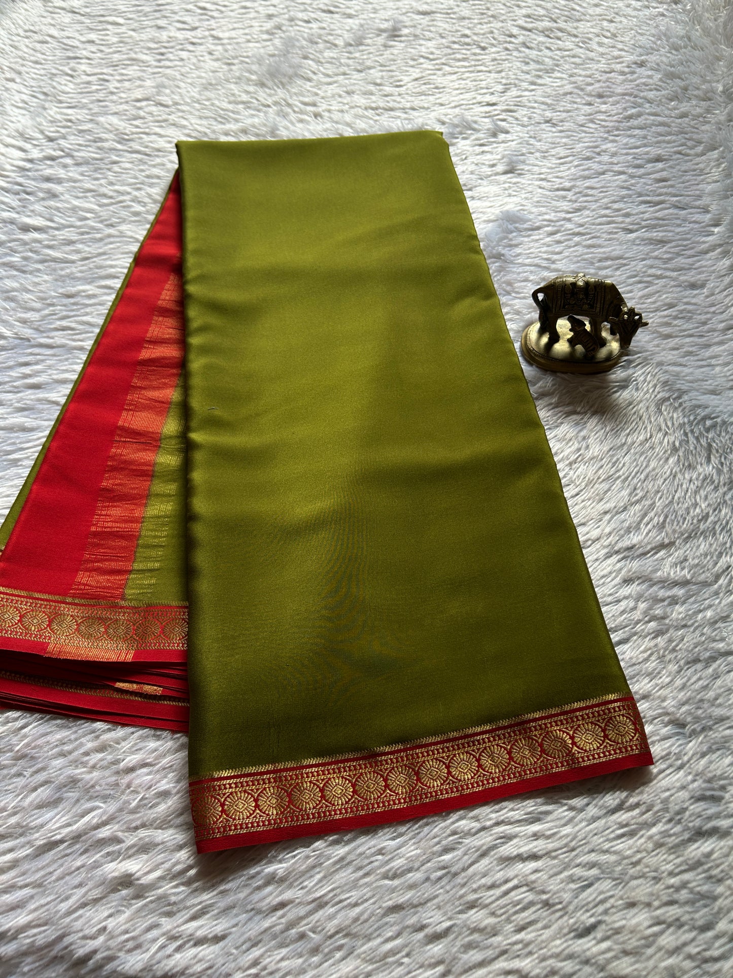 Parijata (2D) : Moss green-red