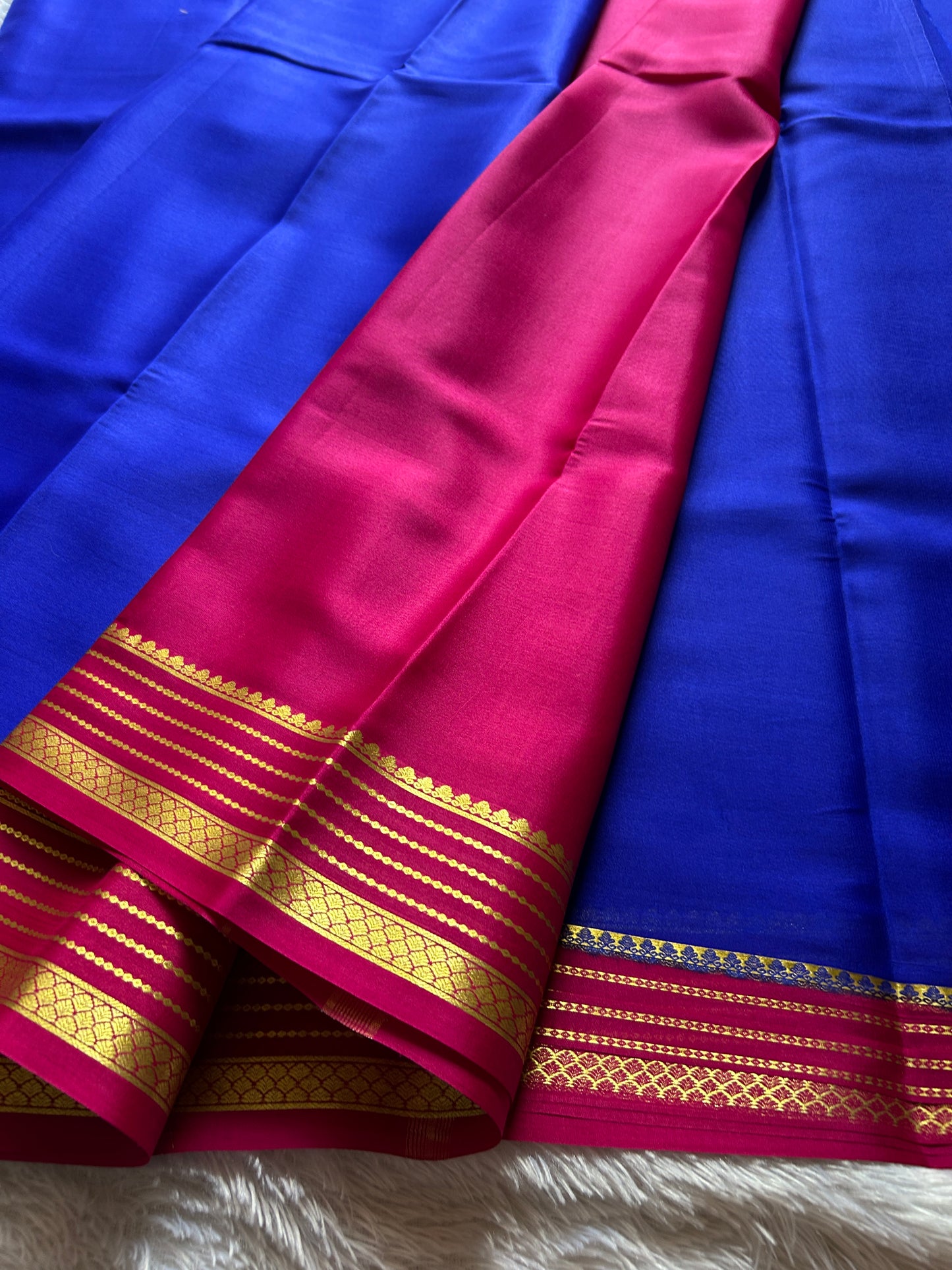 Lekhana (2D) : Royal blue-pink