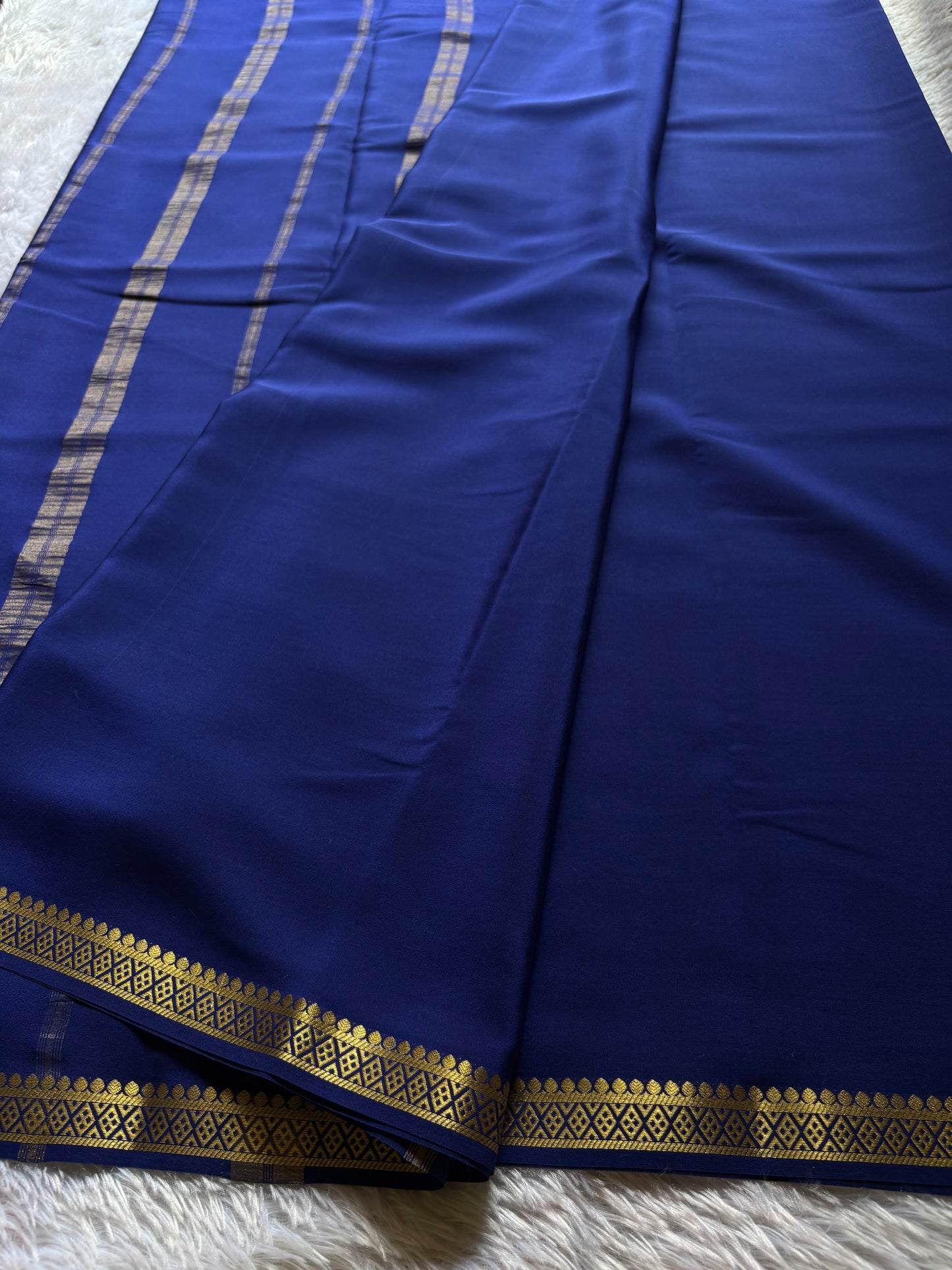 Nikhila : Solid Navy blue