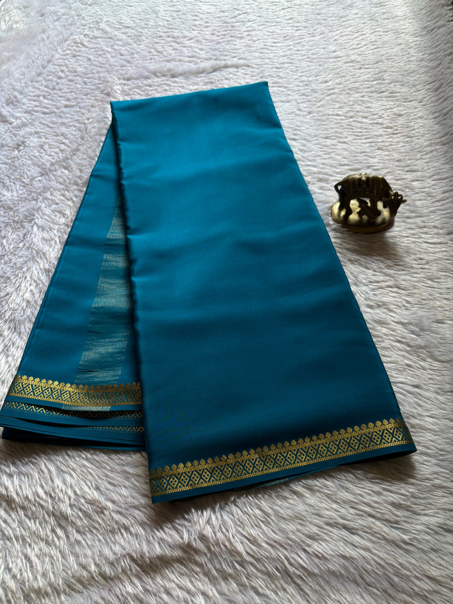 Nikhila : Solid Teal blue