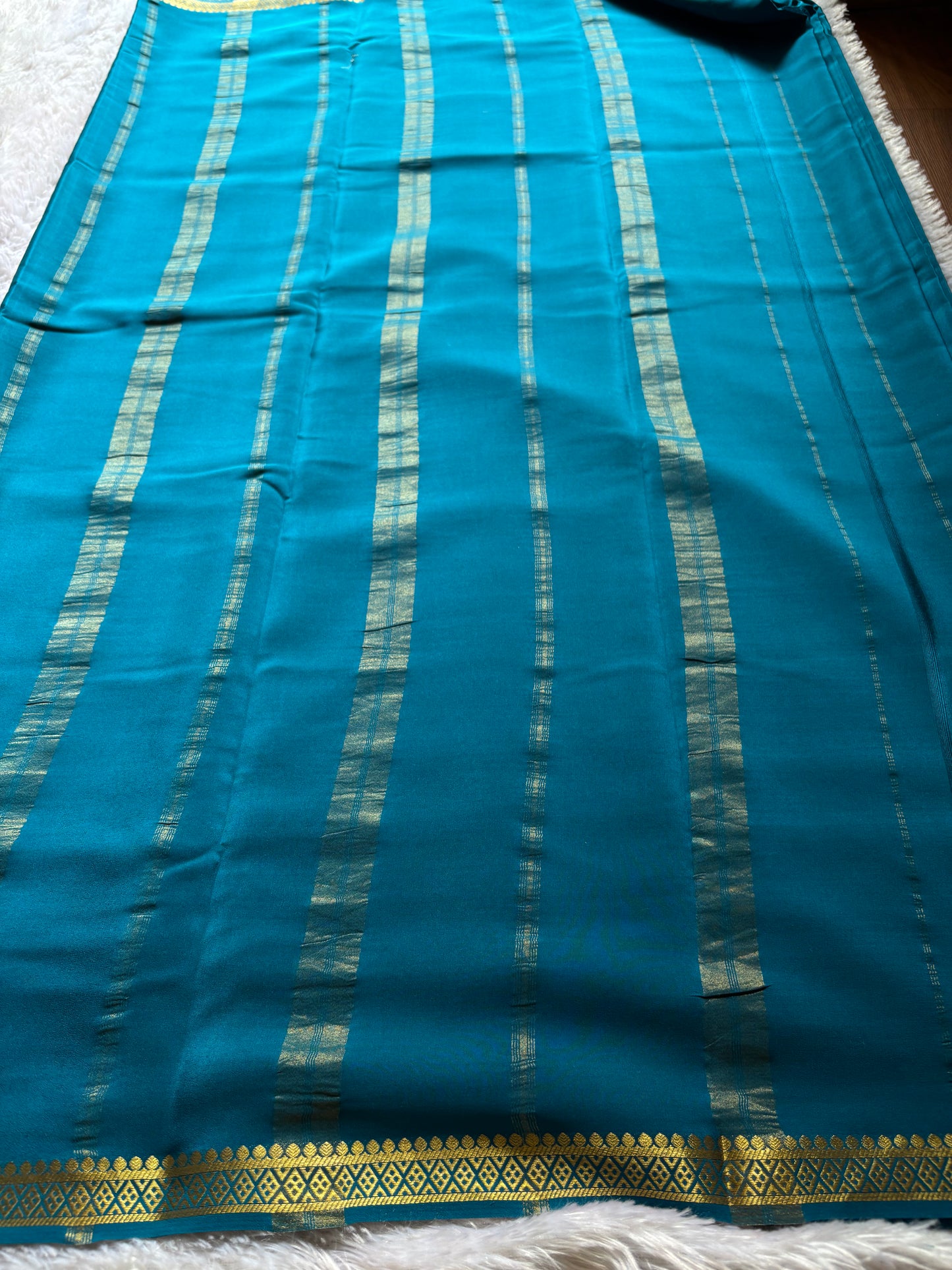 Nikhila : Solid Teal blue