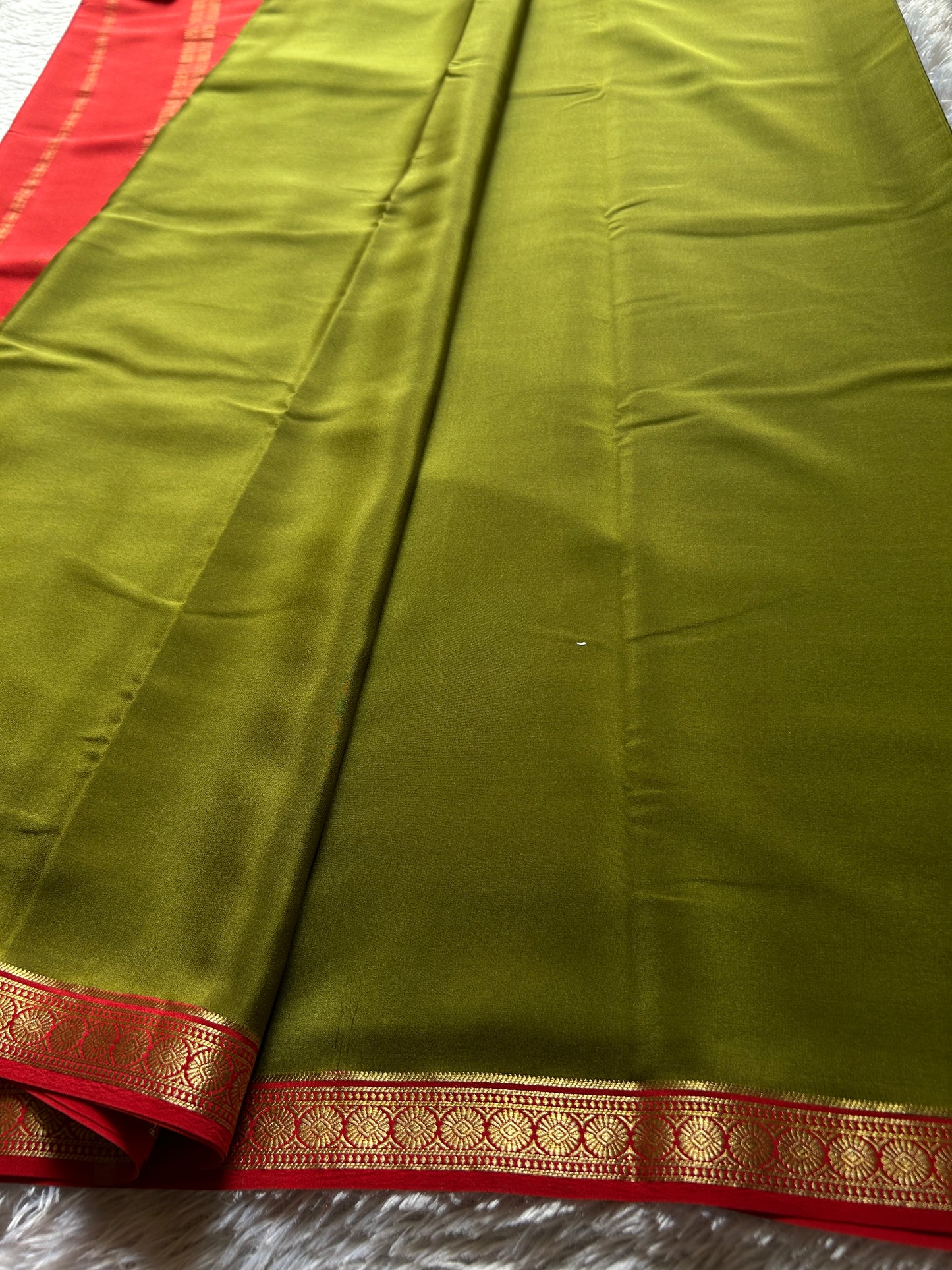 Parijata (2D) : Moss green-red
