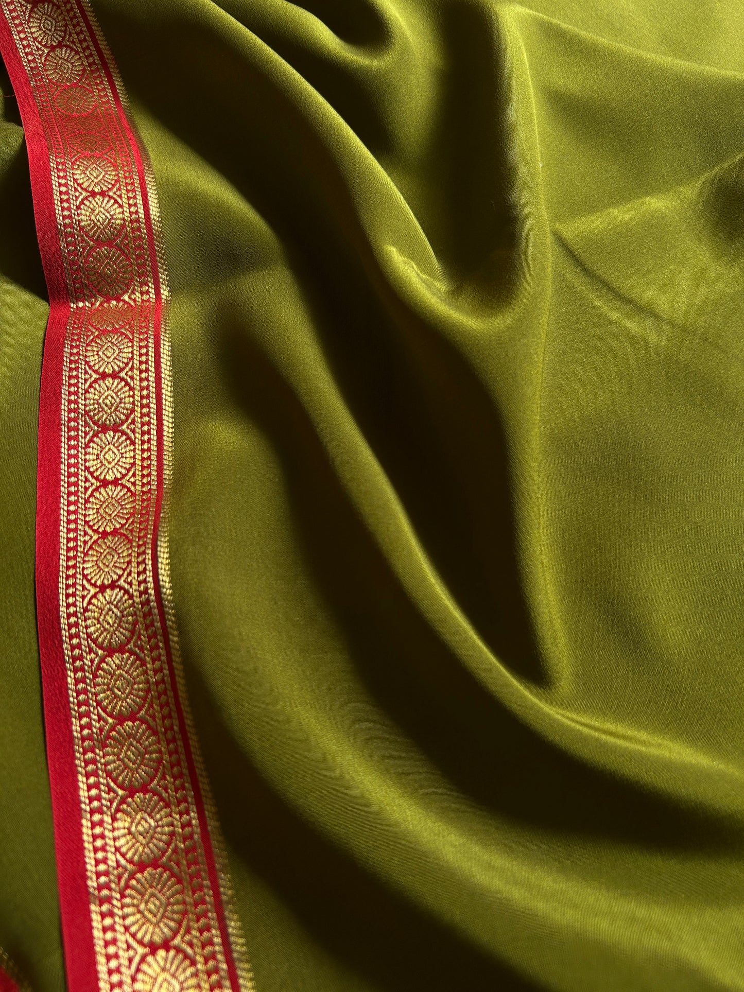Parijata (2D) : Moss green-red