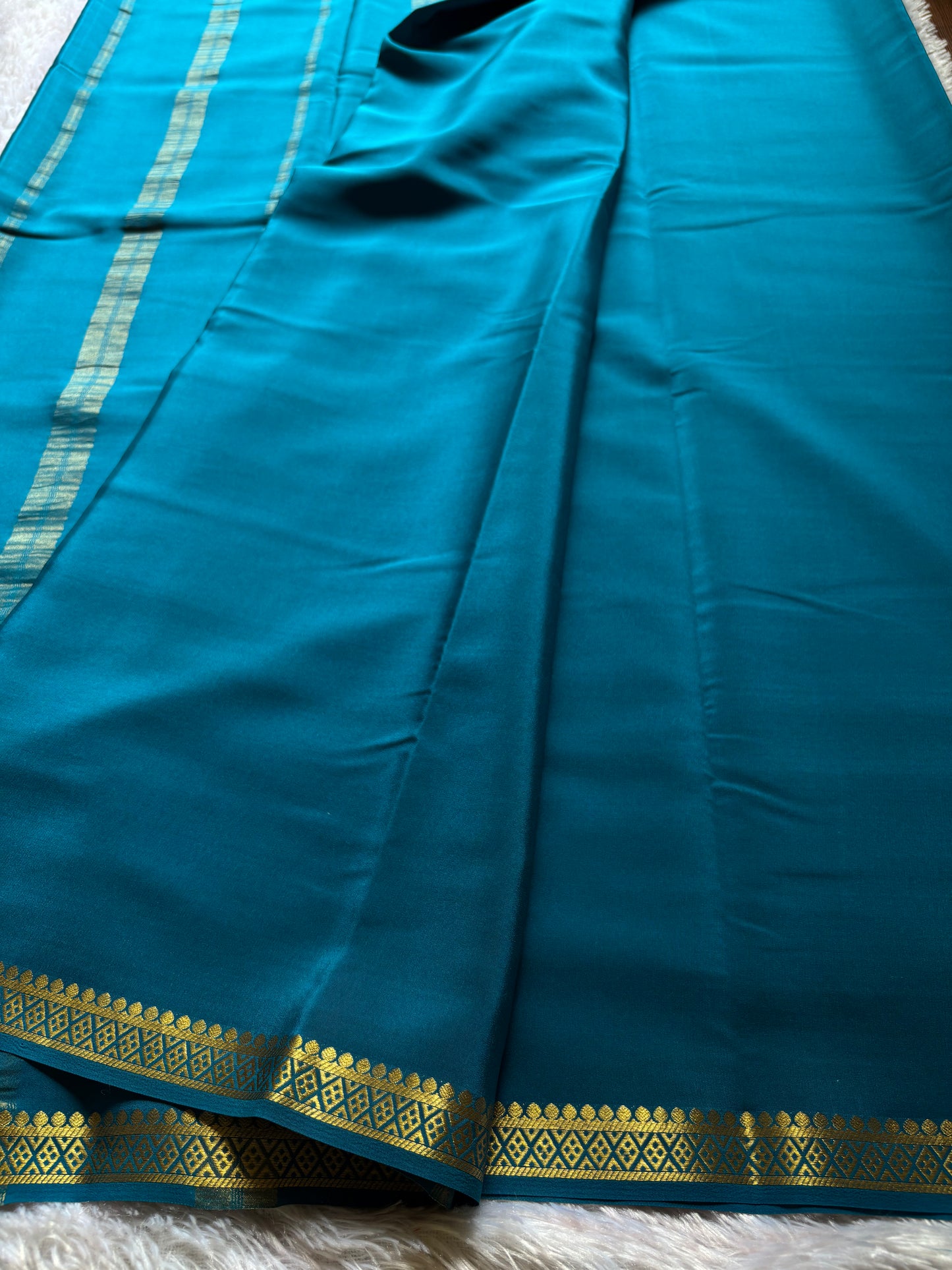 Nikhila : Solid Teal blue