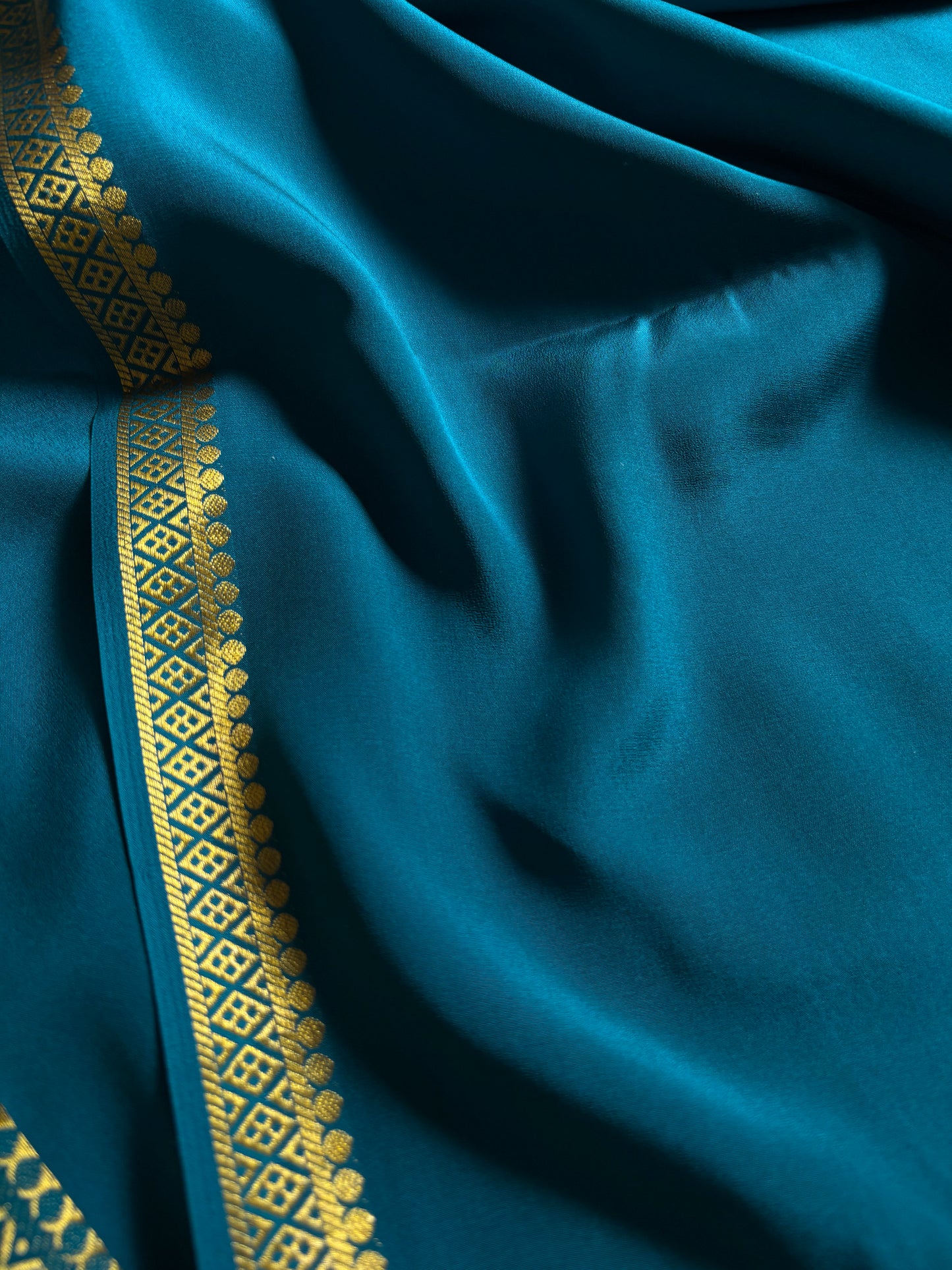 Nikhila : Solid Teal blue