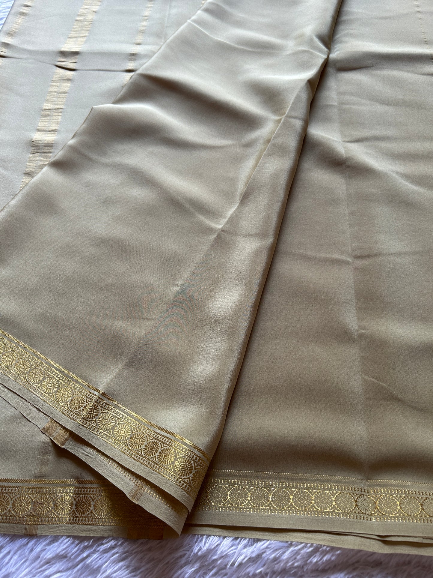 Parijata : Solid Light beige