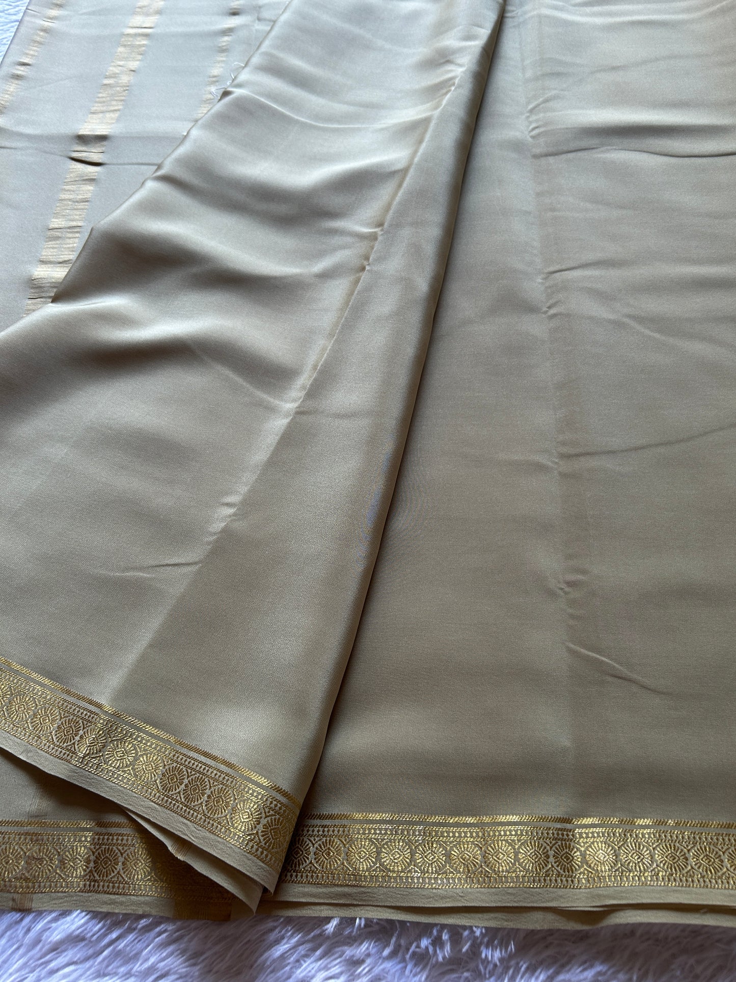 Parijata : Solid Light beige