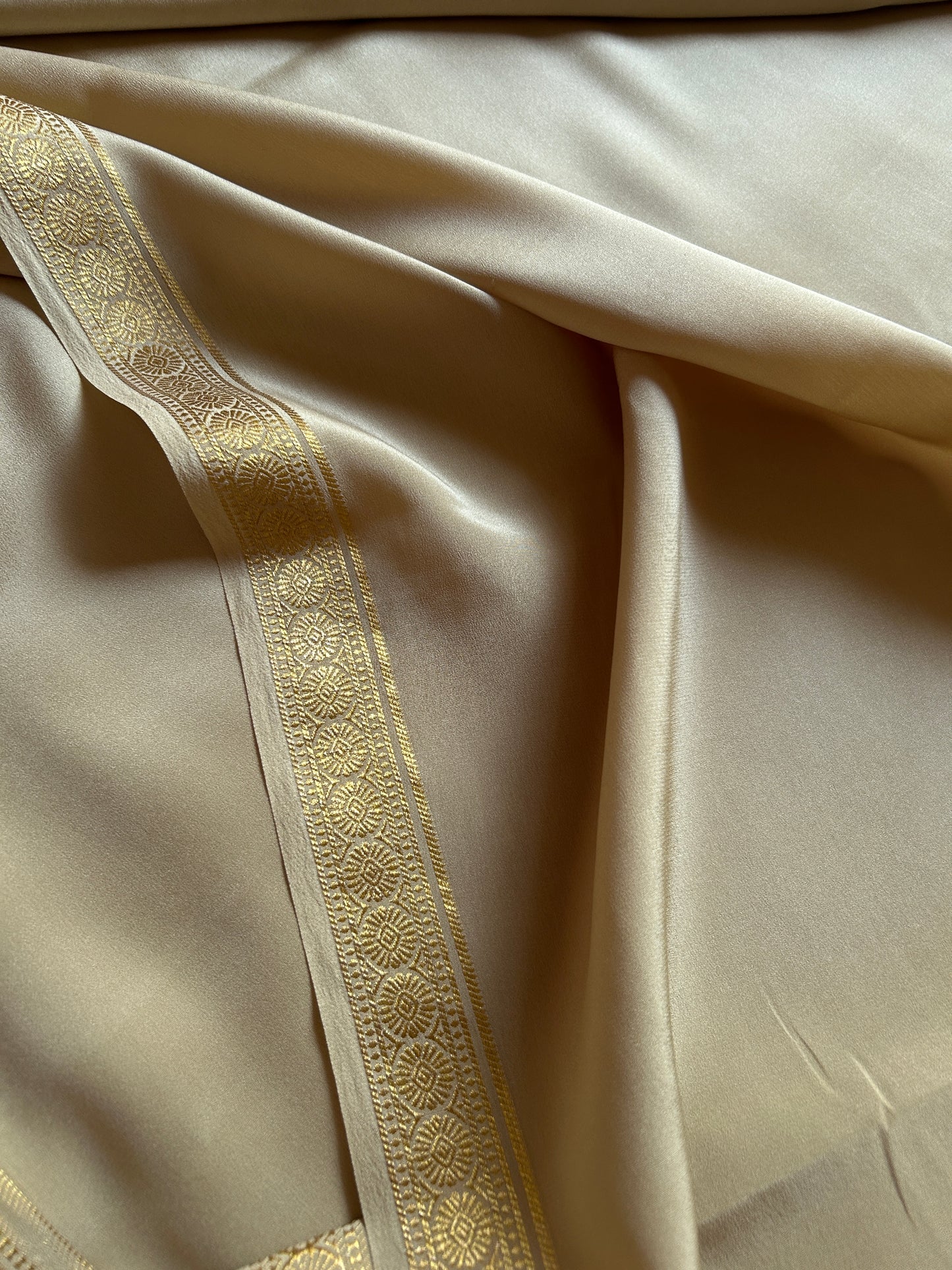 Parijata : Solid Light beige