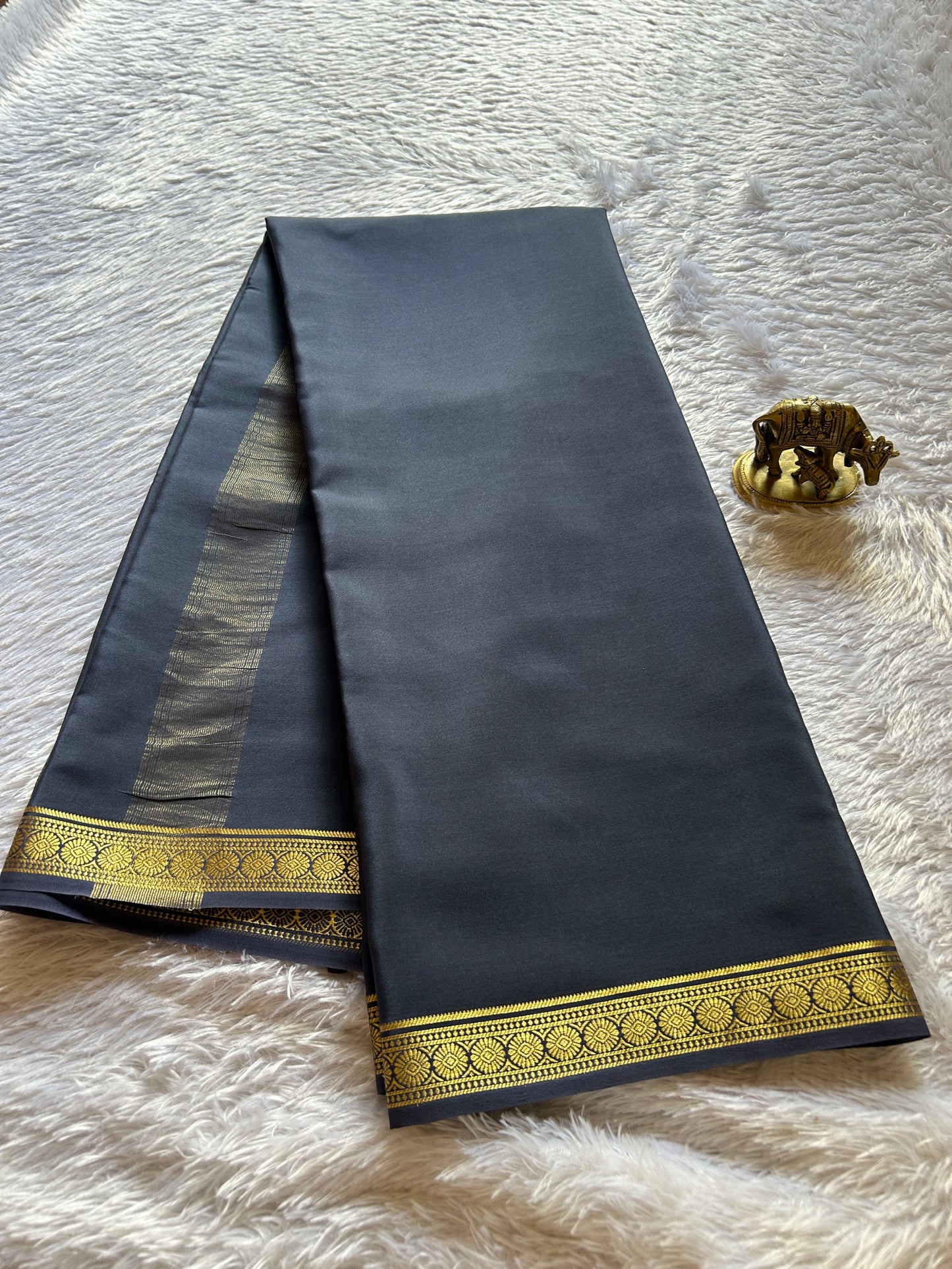 Parijata : Solid Steel grey