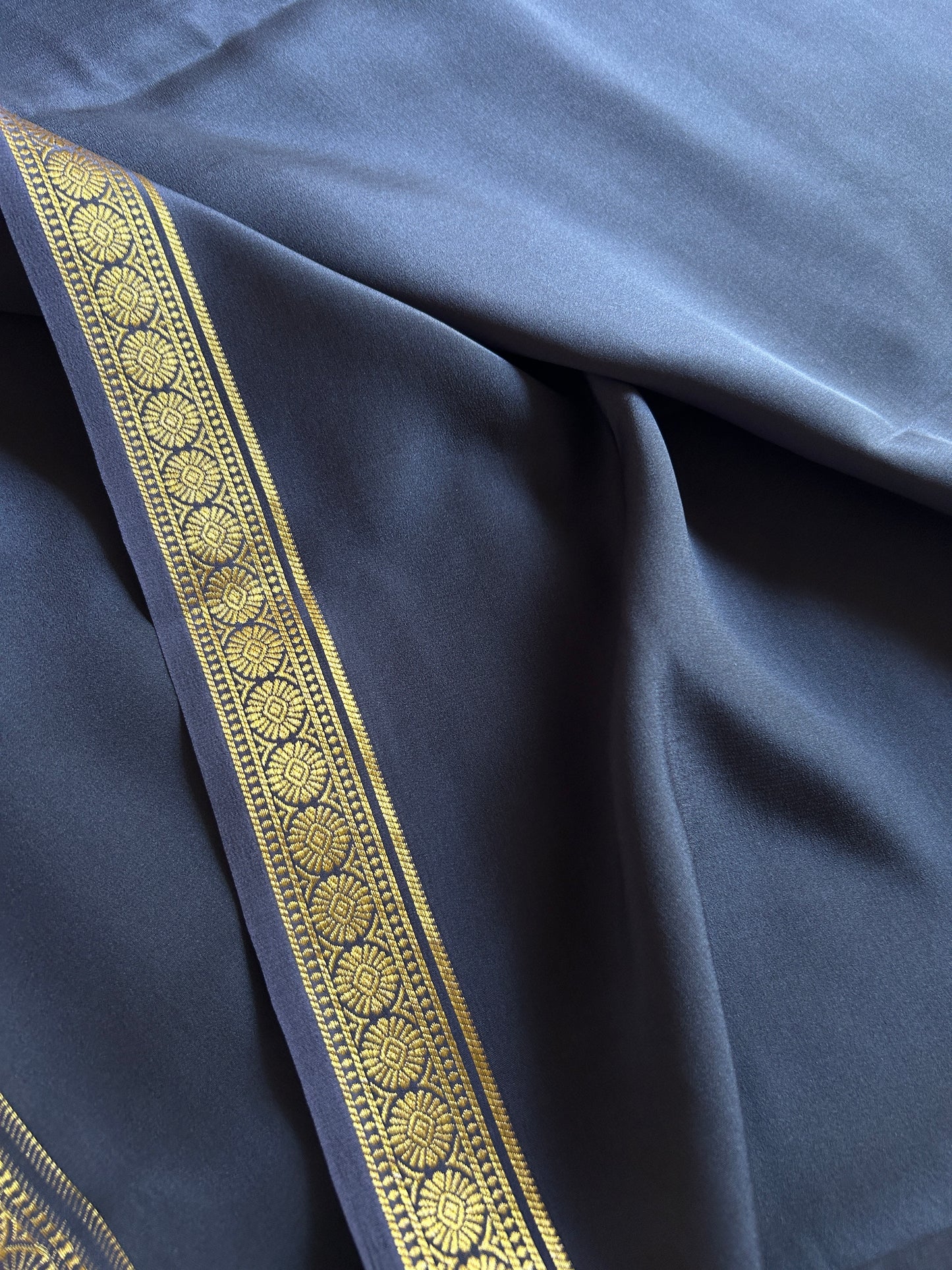 Parijata : Solid Steel grey