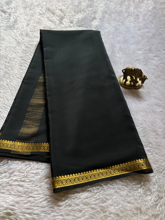 Nikhila : Solid Black